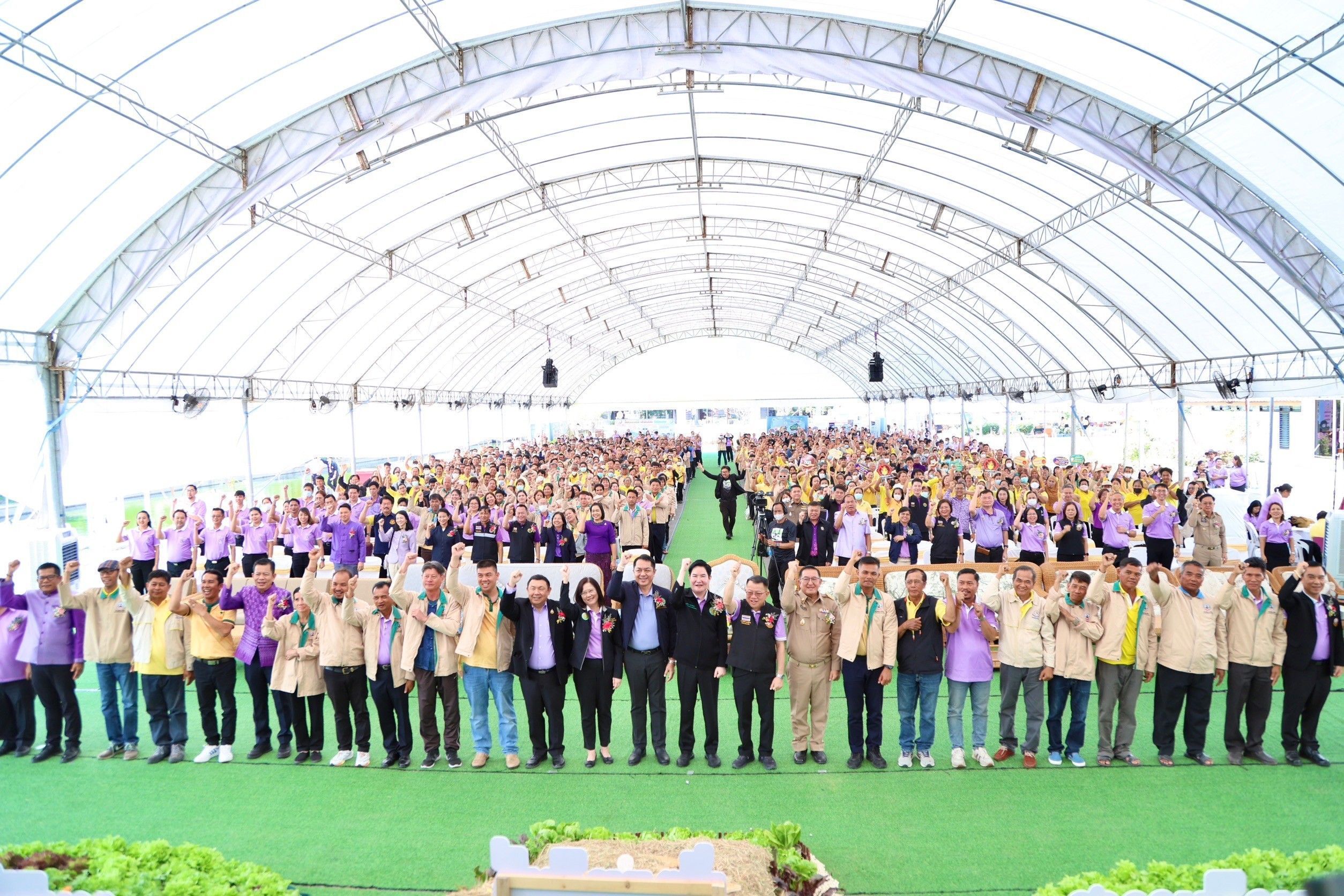 ก.เกษตรฯจัดงานเชิดชูเกียรติ “วันหมอดินอาสา กรมพัฒนาที่ดิน ปี 2568”โชว์พลังเครือข่ายหมอดินอาสา ขับเคลื่อนงานพัฒนาที่ดินสู่เกษตรกรไทยด้วยวิถีพอเพียง พร้อมเป็นผู้นำนวัตกรรมด้านการพัฒนาที่ดิน ลดต้นทุนการผลิต และสร้างอาหารปลอดภัยได้อย่างยั่งยืน 12 1136646