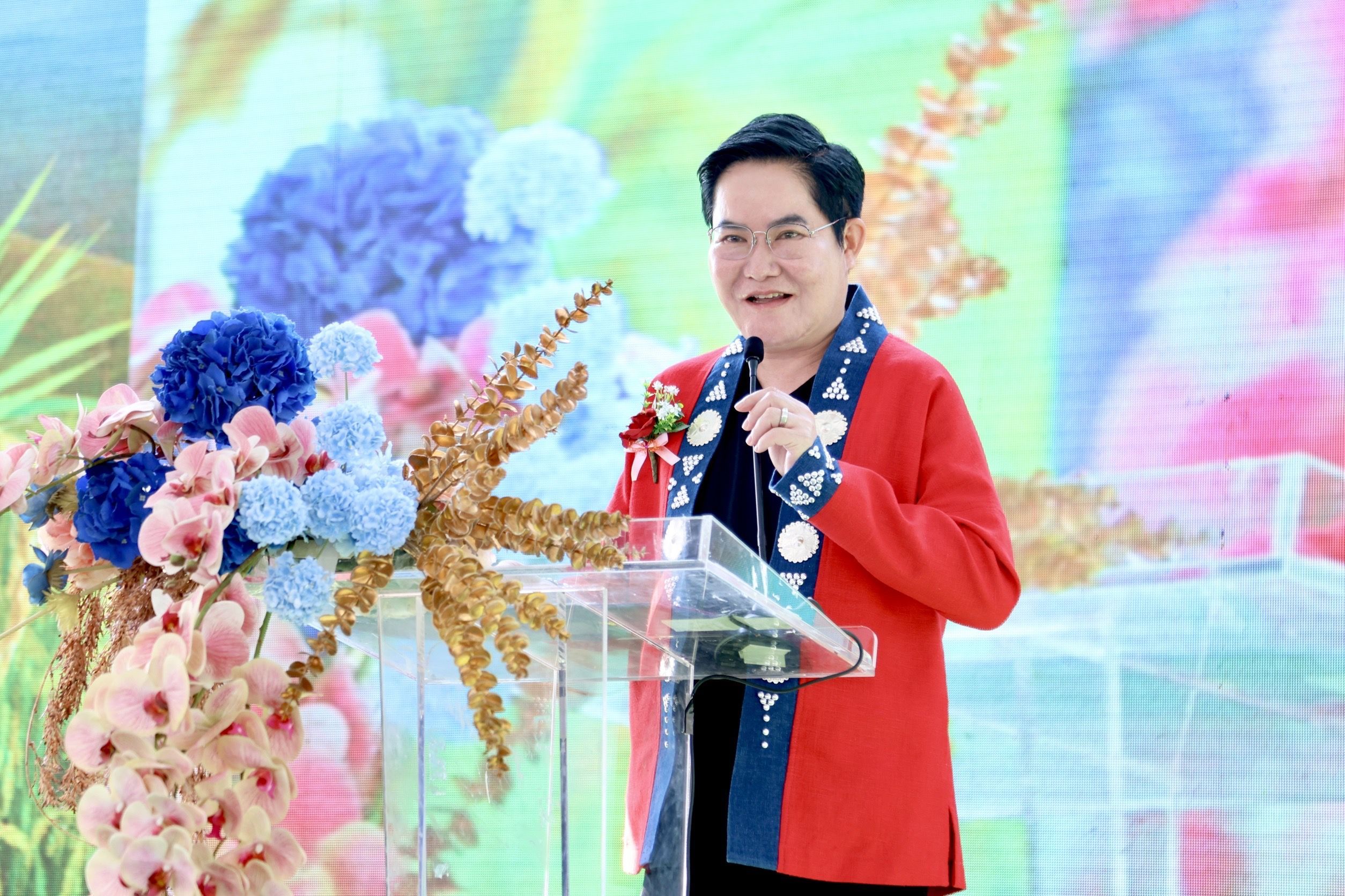 รมช.เกษตรฯเปิดงานรณรงค์การถ่ายทอดเทคโนโลยี เพิ่มศักยภาพการผลิตข้าวสู่สินค้าเกษตรมูลค่าสูง พร้อมเปิดจุดเช็คอินใหม่ 'แปลงข้าวหลากสี' แหล่งท่องเที่ยวเชิงเกษตรอีกแห่งหนึ่งของจังหวัดพะเยา 2 1141731