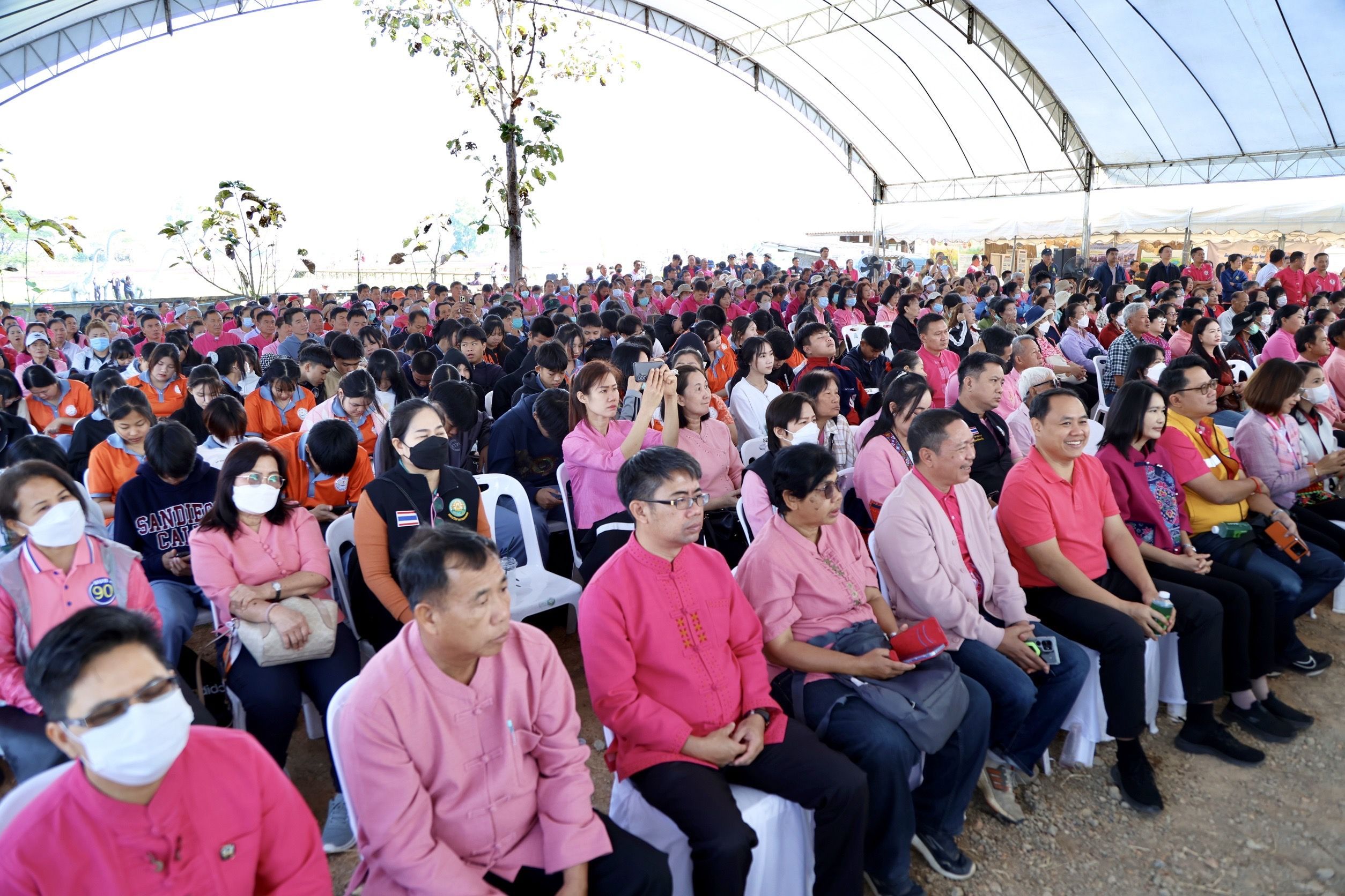 รมช.เกษตรฯเปิดงานรณรงค์การถ่ายทอดเทคโนโลยี เพิ่มศักยภาพการผลิตข้าวสู่สินค้าเกษตรมูลค่าสูง พร้อมเปิดจุดเช็คอินใหม่ 'แปลงข้าวหลากสี' แหล่งท่องเที่ยวเชิงเกษตรอีกแห่งหนึ่งของจังหวัดพะเยา 3 1141733