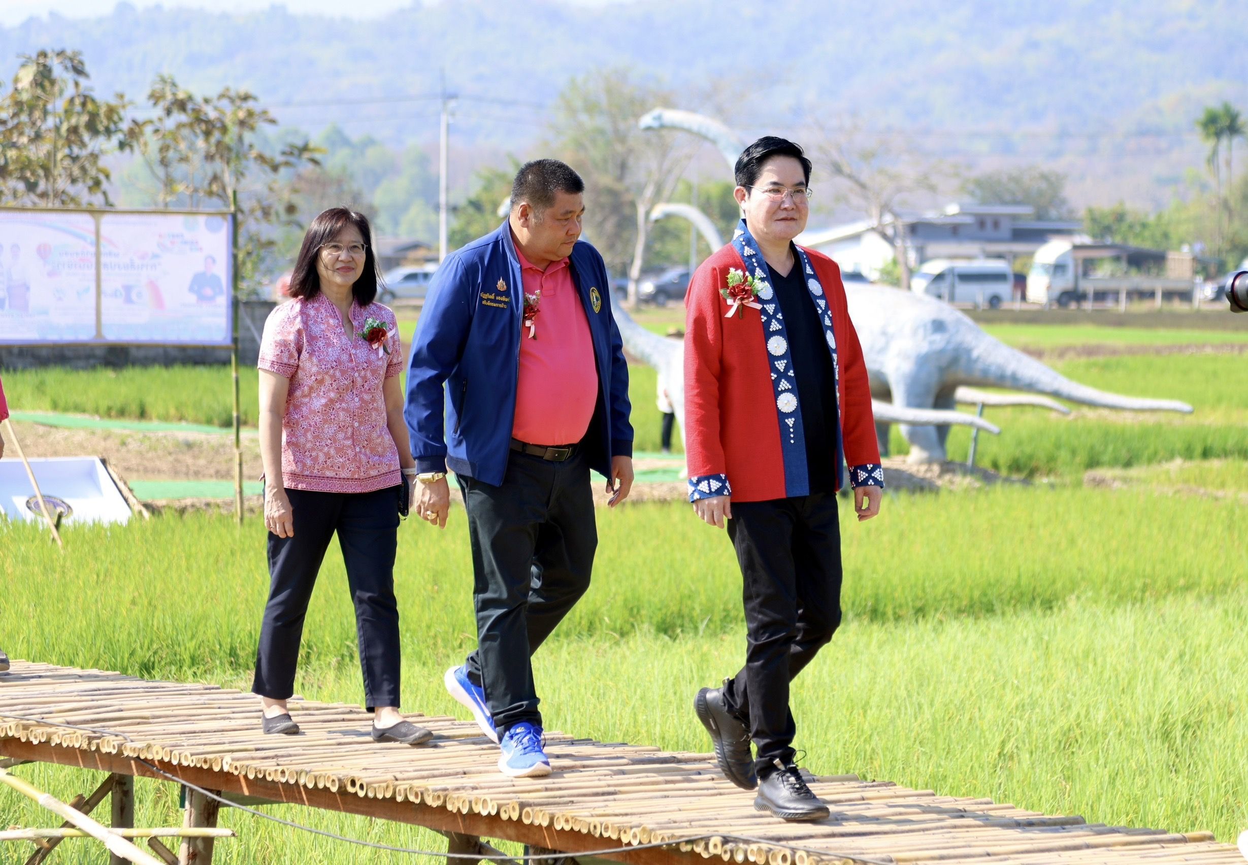 รมช.เกษตรฯเปิดงานรณรงค์การถ่ายทอดเทคโนโลยี เพิ่มศักยภาพการผลิตข้าวสู่สินค้าเกษตรมูลค่าสูง พร้อมเปิดจุดเช็คอินใหม่ 'แปลงข้าวหลากสี' แหล่งท่องเที่ยวเชิงเกษตรอีกแห่งหนึ่งของจังหวัดพะเยา 10 1141753