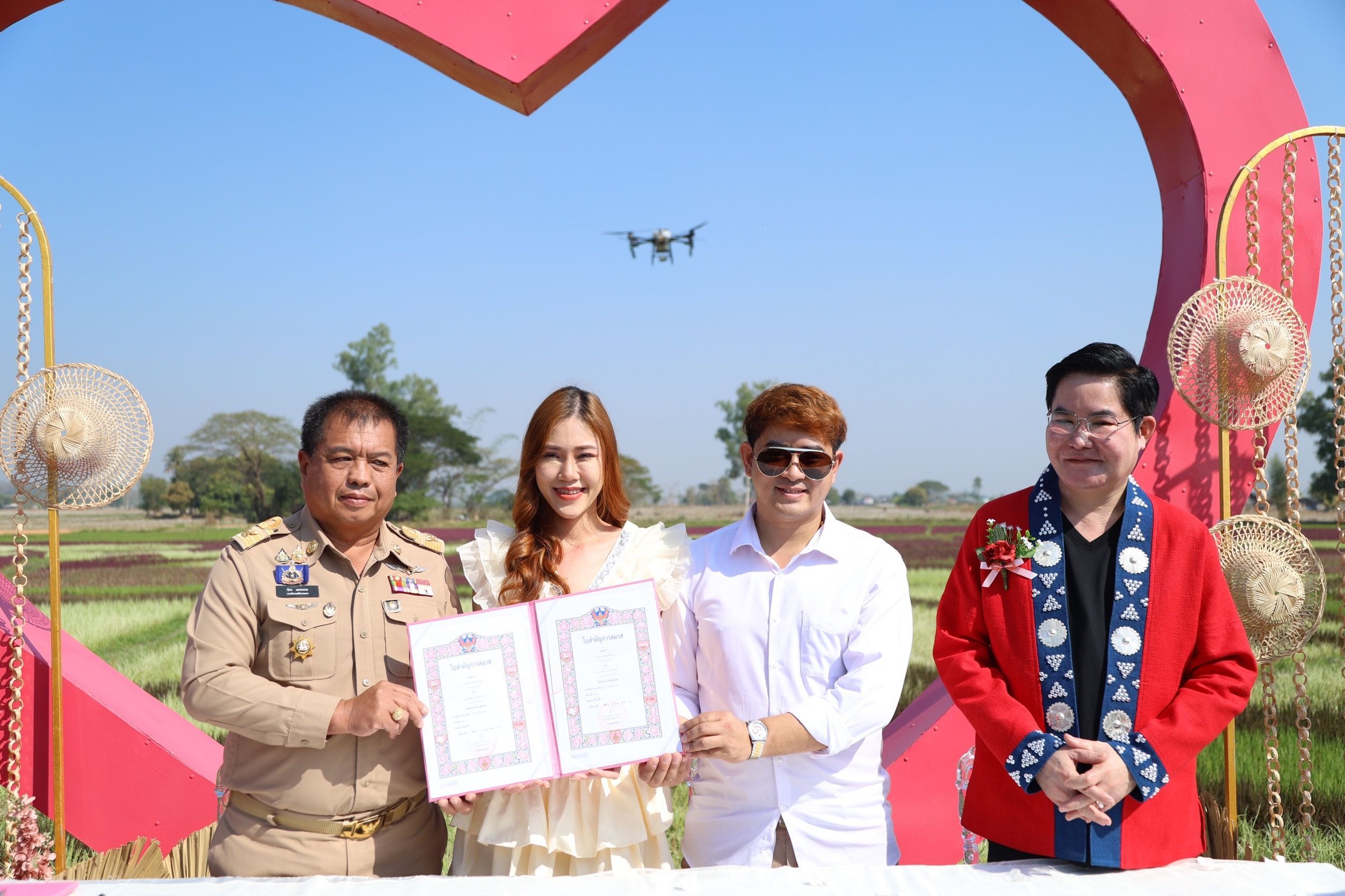 รมช.เกษตรฯเปิดงานรณรงค์การถ่ายทอดเทคโนโลยี เพิ่มศักยภาพการผลิตข้าวสู่สินค้าเกษตรมูลค่าสูง พร้อมเปิดจุดเช็คอินใหม่ 'แปลงข้าวหลากสี' แหล่งท่องเที่ยวเชิงเกษตรอีกแห่งหนึ่งของจังหวัดพะเยา 11 1141754