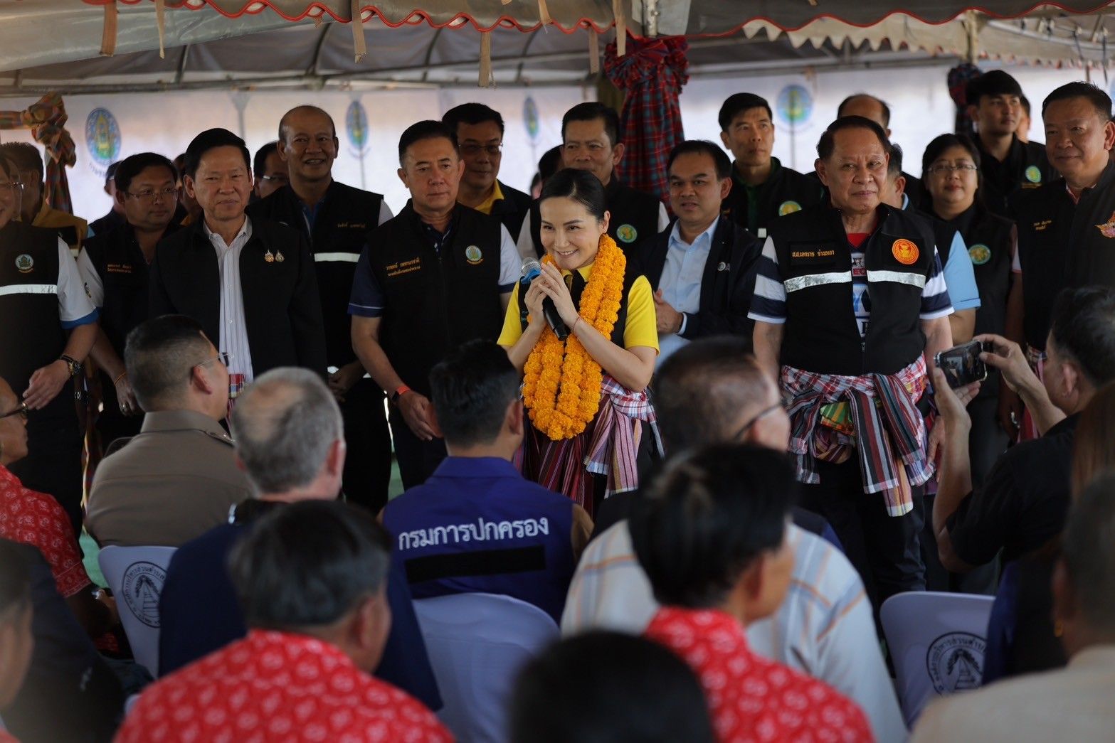 “รมว.นฤมล” ลงพื้นที่ อ.น้ำพอง จ.ขอนแก่น ติดตามโครงการก่อสร้างสะพานข้ามคลอง และจุดขุดลอกแก้มลิงหนองสำโรง เร่งบรรเทาความเดือดร้อนให้เกษตรกร พร้อมรับฟังปัญหาในพื้นที่อย่างใกล้ชิด 2 1142221