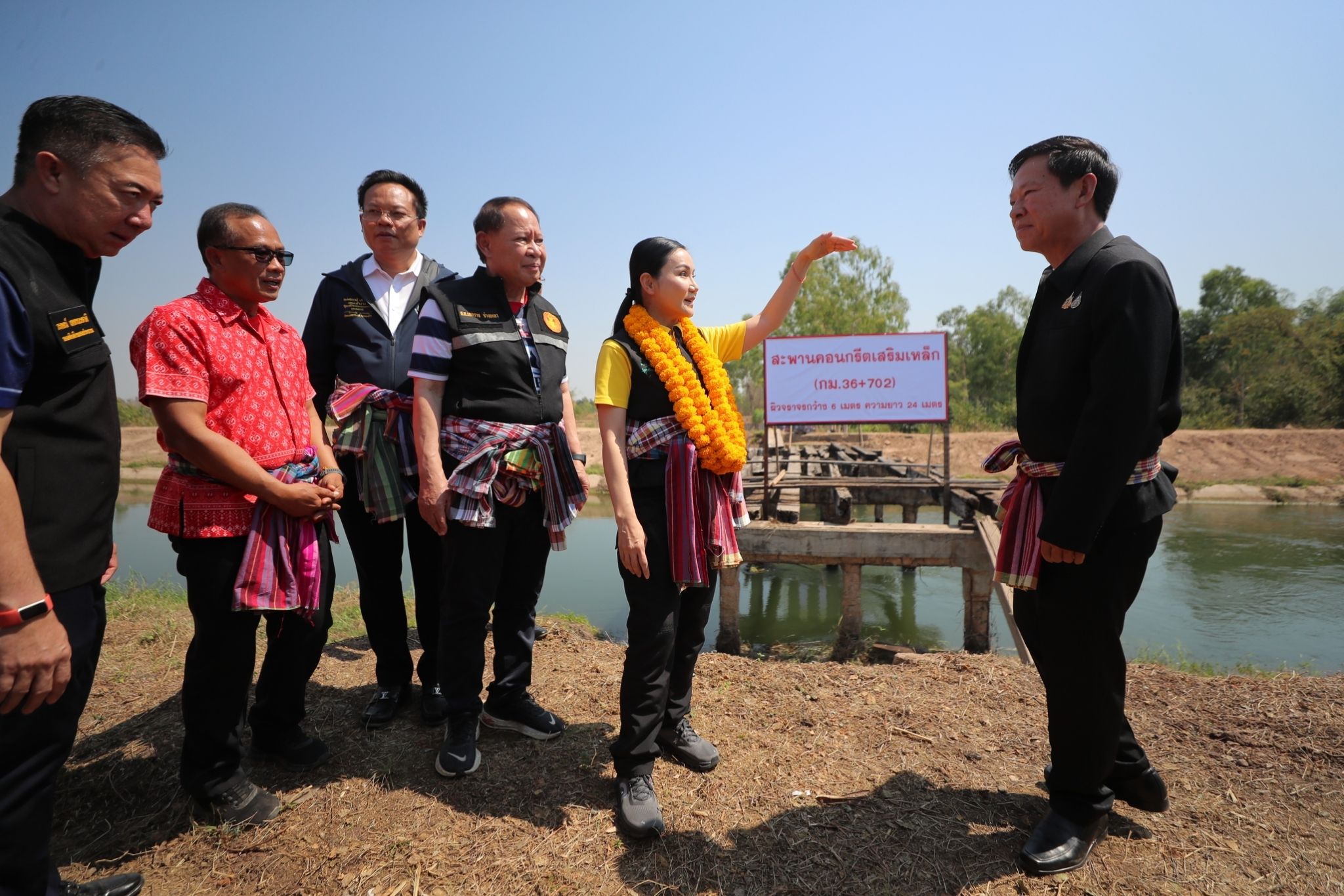 “รมว.นฤมล” ลงพื้นที่ อ.น้ำพอง จ.ขอนแก่น ติดตามโครงการก่อสร้างสะพานข้ามคลอง และจุดขุดลอกแก้มลิงหนองสำโรง เร่งบรรเทาความเดือดร้อนให้เกษตรกร พร้อมรับฟังปัญหาในพื้นที่อย่างใกล้ชิด 5 1142222