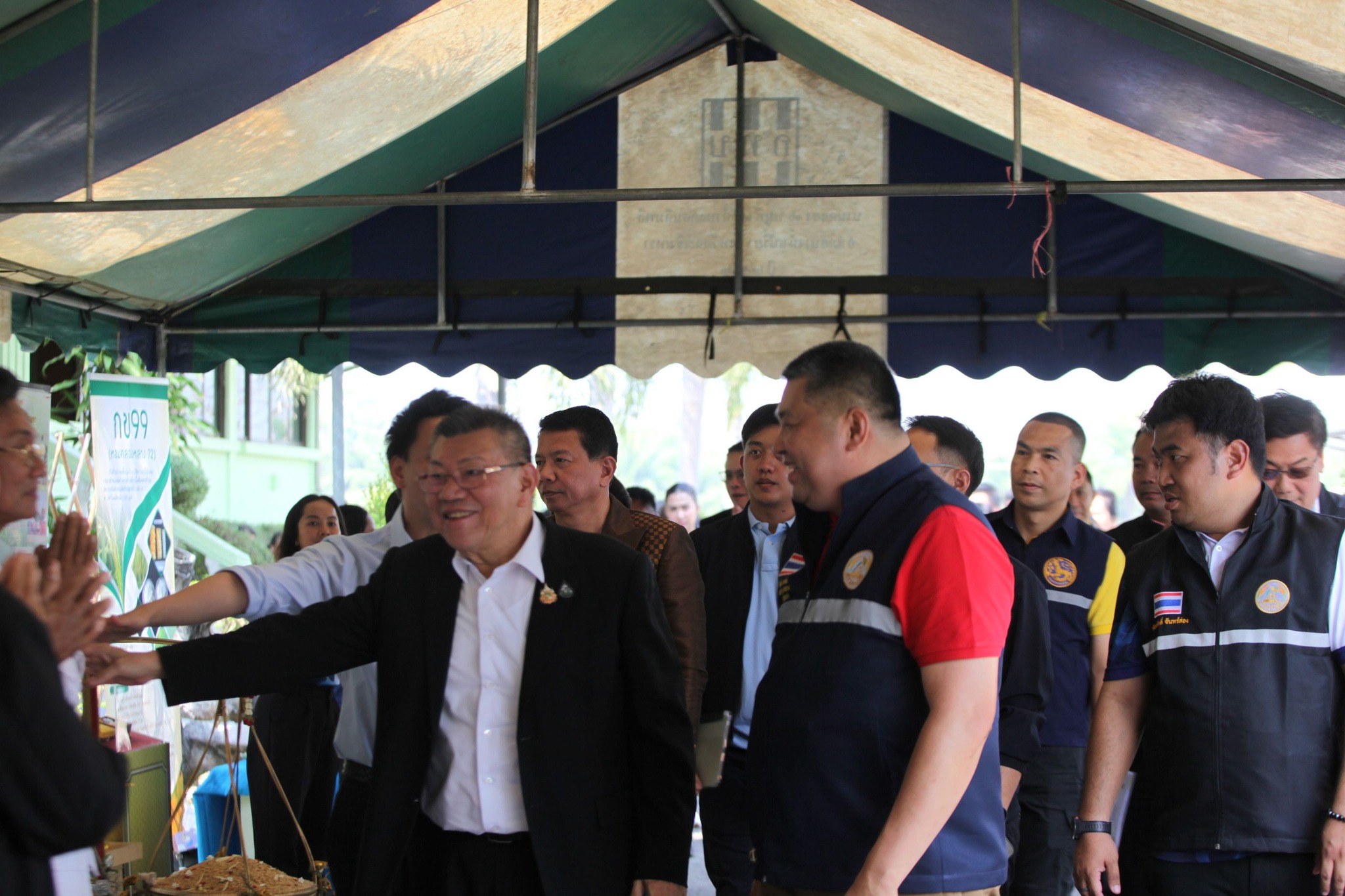 รมช.อิทธิ เยี่ยม ศวข.ฉะเชิงเทรา รับฟังปัญหาชาวนา ชวนมาร่วมจัดตั้งเป็นศูนย์ข้าวชุมชนกับกรมการข้าว พร้อมสนับสนุนเมล็ดพันธุ์และเครื่องจักรทางการเกษตร 6 475868043 1119437466886047 8265824990434025432 n