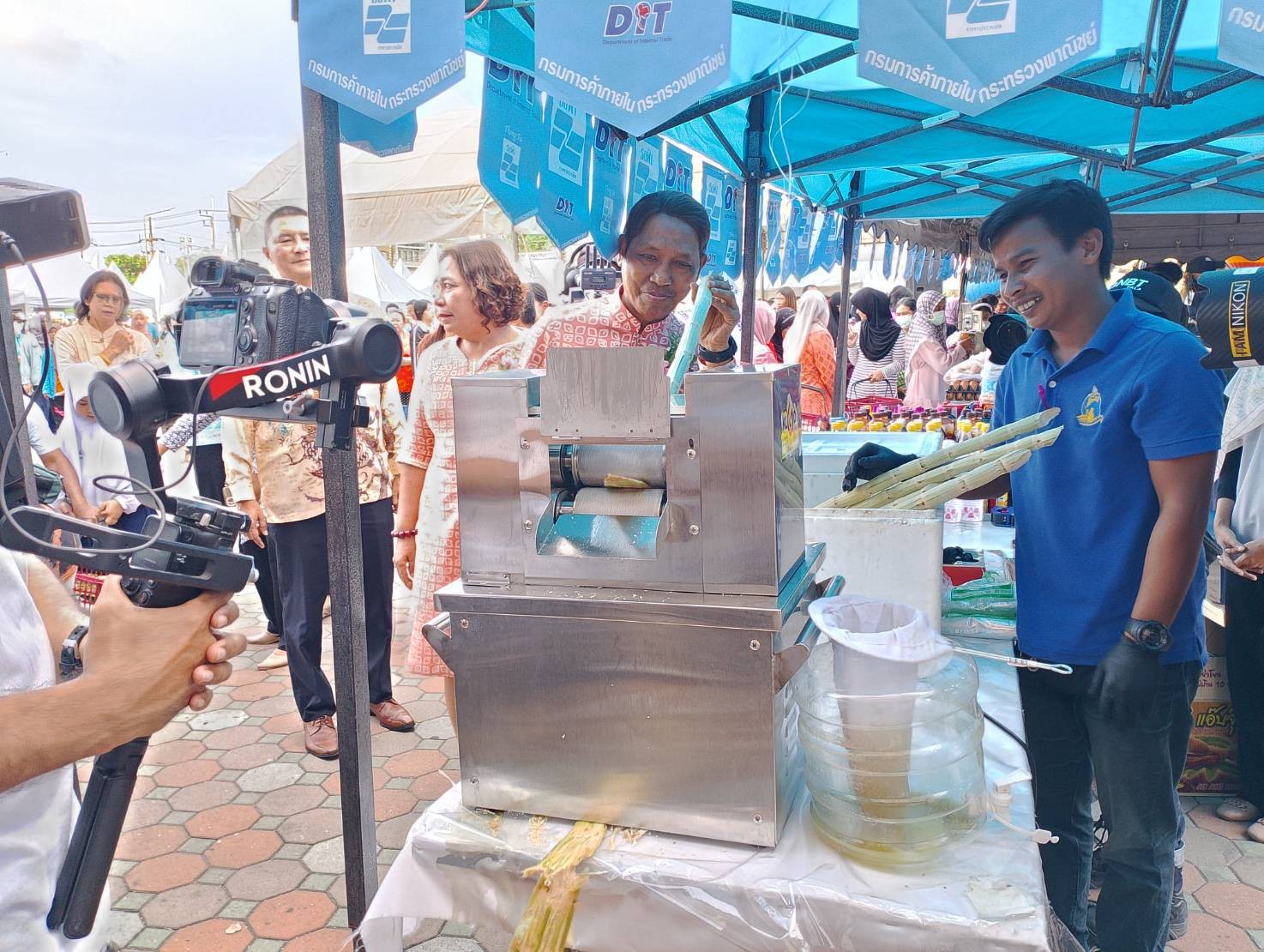 เกษตรกรยะลาปลูกอ้อย คั้นน้ำขายช่วงรอมฎอน 5 481083741 1039406851564658 4569802168663978074 n