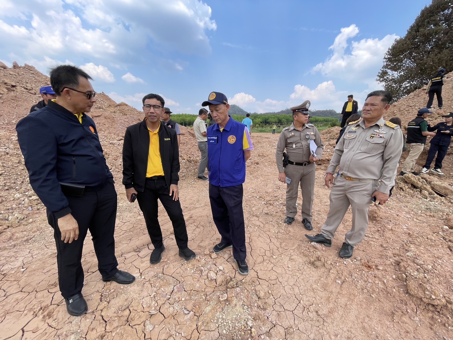 ลามไม่หยุด พบ ที่ คทช. ตกอยู่ในมือทุนจีน ทำสวนทุเรียน อ.ท่าตะเกียบ จ.ฉะเชิงเทรา ปรากฏชื่อ คนจันท์-ตราด ถือครอง แต่เจ้าตัวปฏิเสธ ไม่ได้ขอใช้สิทธิ์ 8 S 119734296