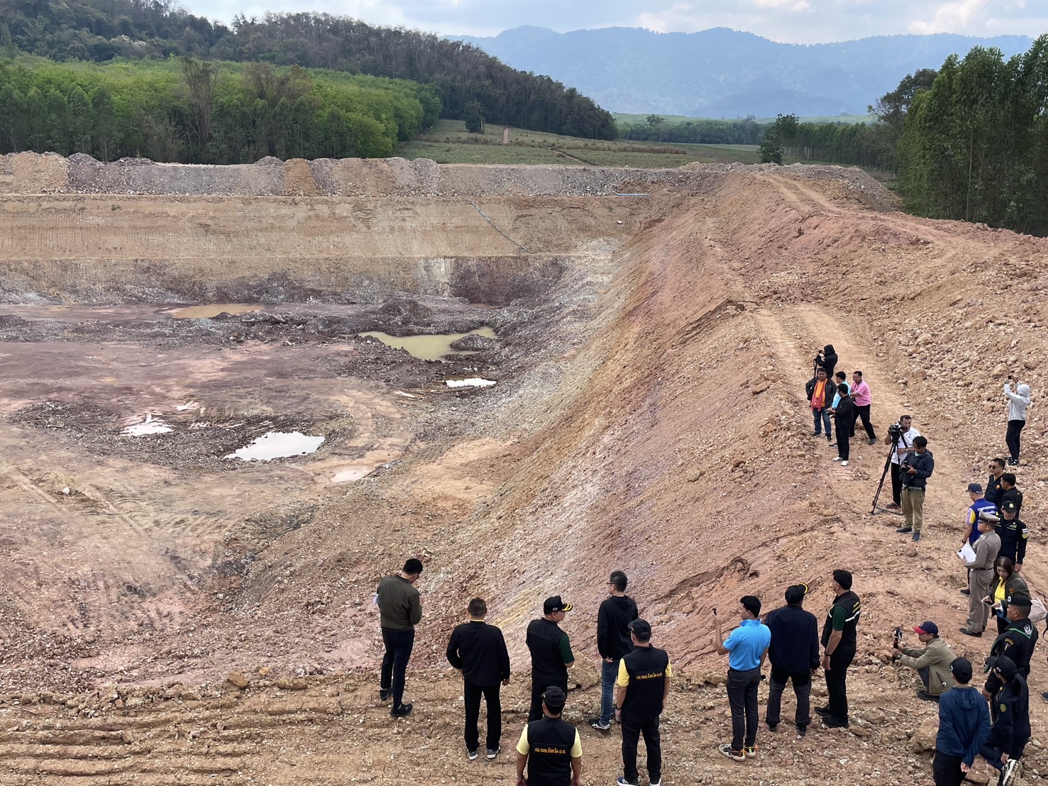 ลามไม่หยุด พบ ที่ คทช. ตกอยู่ในมือทุนจีน ทำสวนทุเรียน อ.ท่าตะเกียบ จ.ฉะเชิงเทรา ปรากฏชื่อ คนจันท์-ตราด ถือครอง แต่เจ้าตัวปฏิเสธ ไม่ได้ขอใช้สิทธิ์ 5 S 119734299