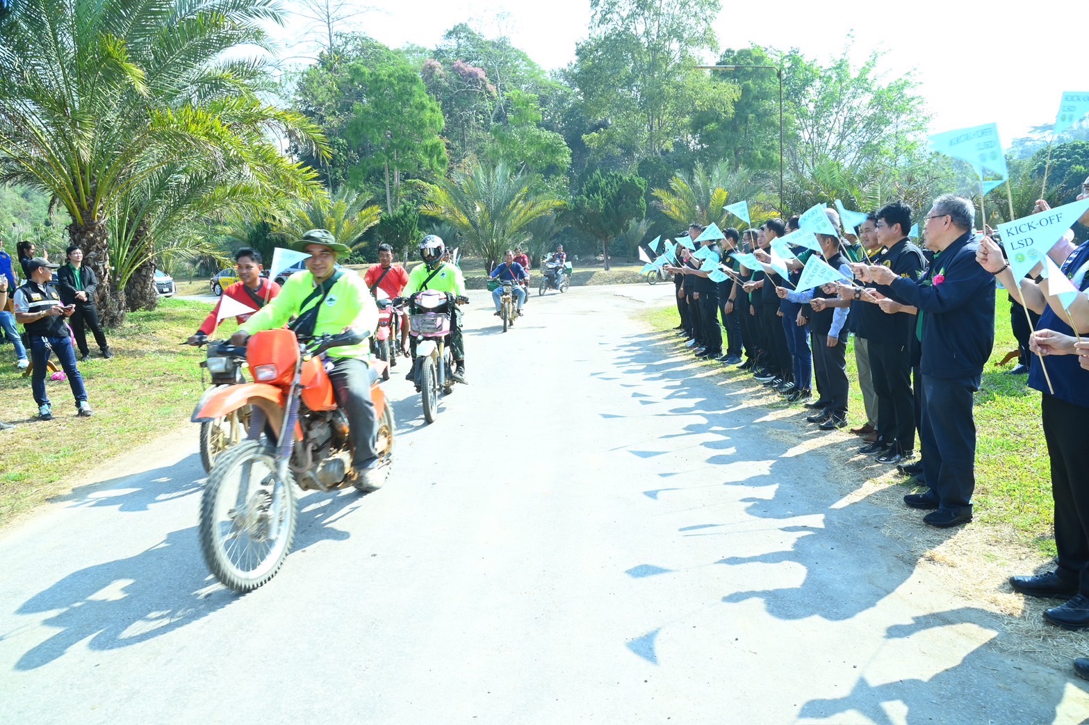 ก.เกษตรฯ Kick Off รณรงค์ฉีดวัคซีน ‘โรคลัมปี สกิน’ 7.8 ล้านโดส ป้องกันการระบาด ลดความสูญเสีย สร้างความเชื่อมั่นในสินค้าปศุสัตว์ให้กับประเทศคู่ค้า 11 S 13525107