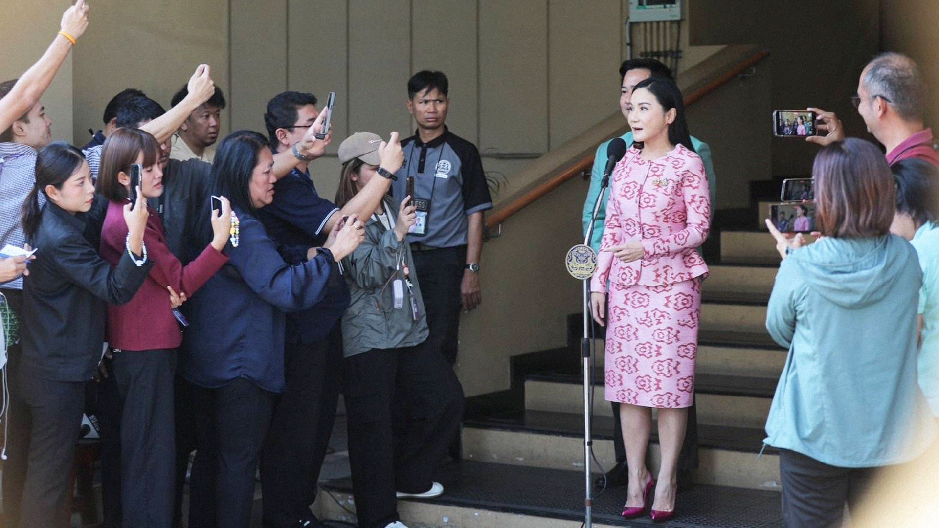 รมว.นฤมล2 6