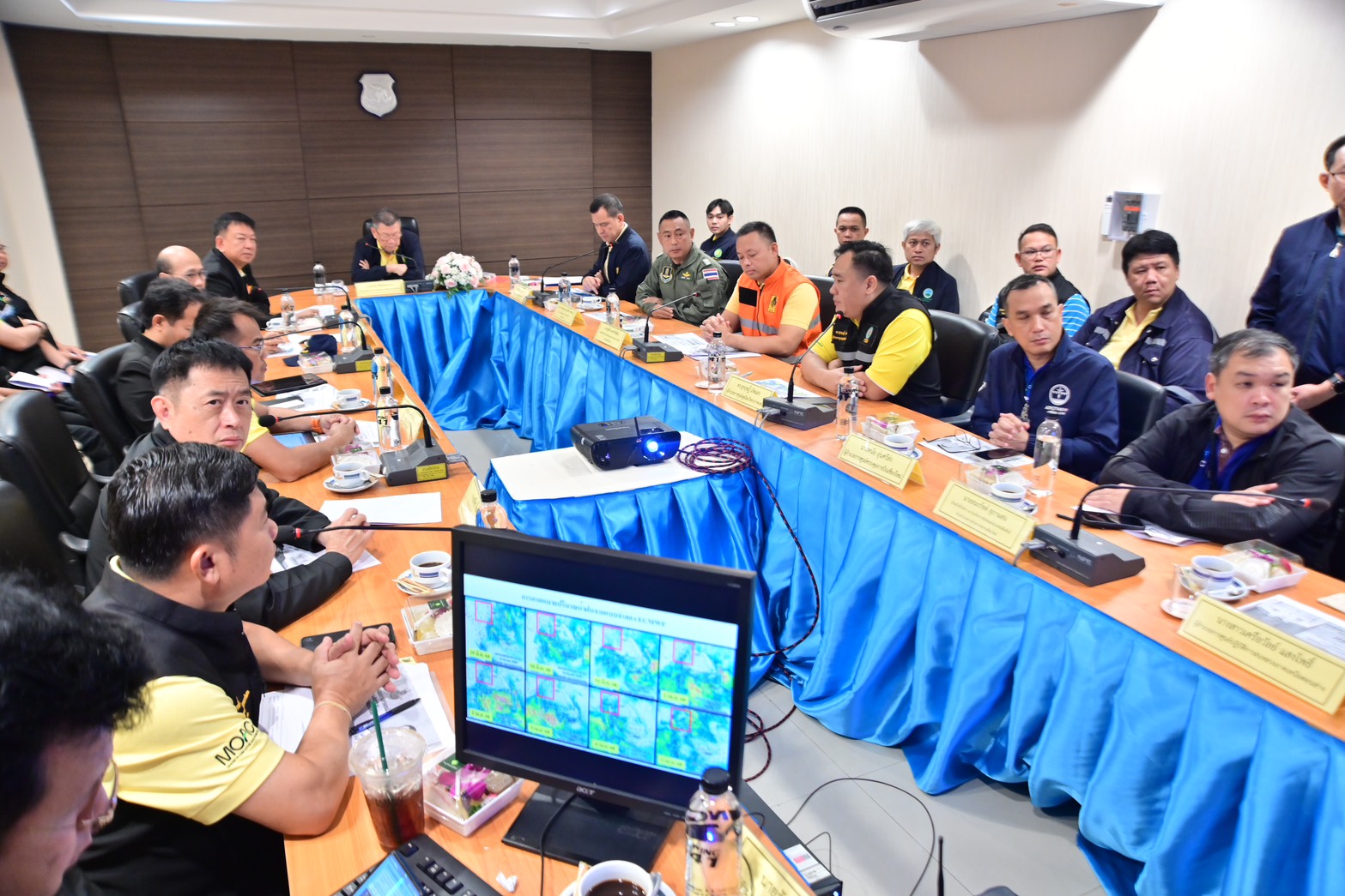 ‘รมช.อิทธิ’ ถกแผนปฏิบัติการเชิงรุก แก้หมอกควัน ฝุ่น PM2.5 ภาคเหนือ ลุยขึ้นบิน “โปรยน้ำแข็งแห้งสู้ฝุ่นพิษ” มั่นใจสงกรานต์นี้ปลอดฝุ่น 4 S 15384618