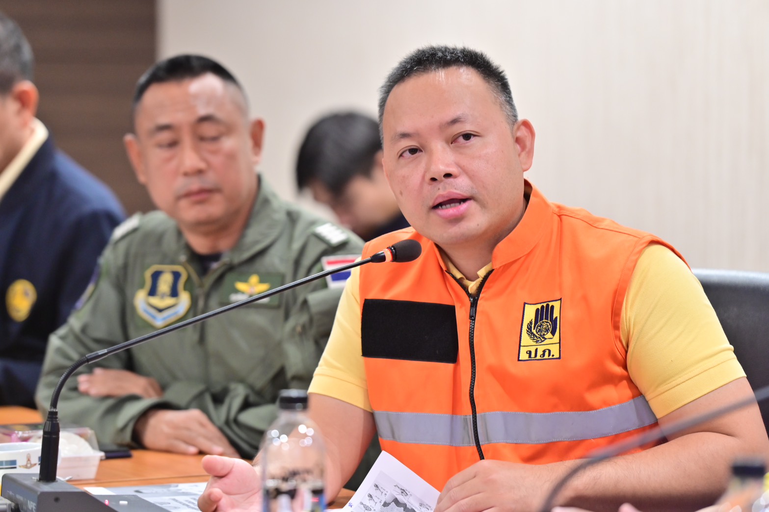 ‘รมช.อิทธิ’ ถกแผนปฏิบัติการเชิงรุก แก้หมอกควัน ฝุ่น PM2.5 ภาคเหนือ ลุยขึ้นบิน “โปรยน้ำแข็งแห้งสู้ฝุ่นพิษ” มั่นใจสงกรานต์นี้ปลอดฝุ่น 5 S 15384619