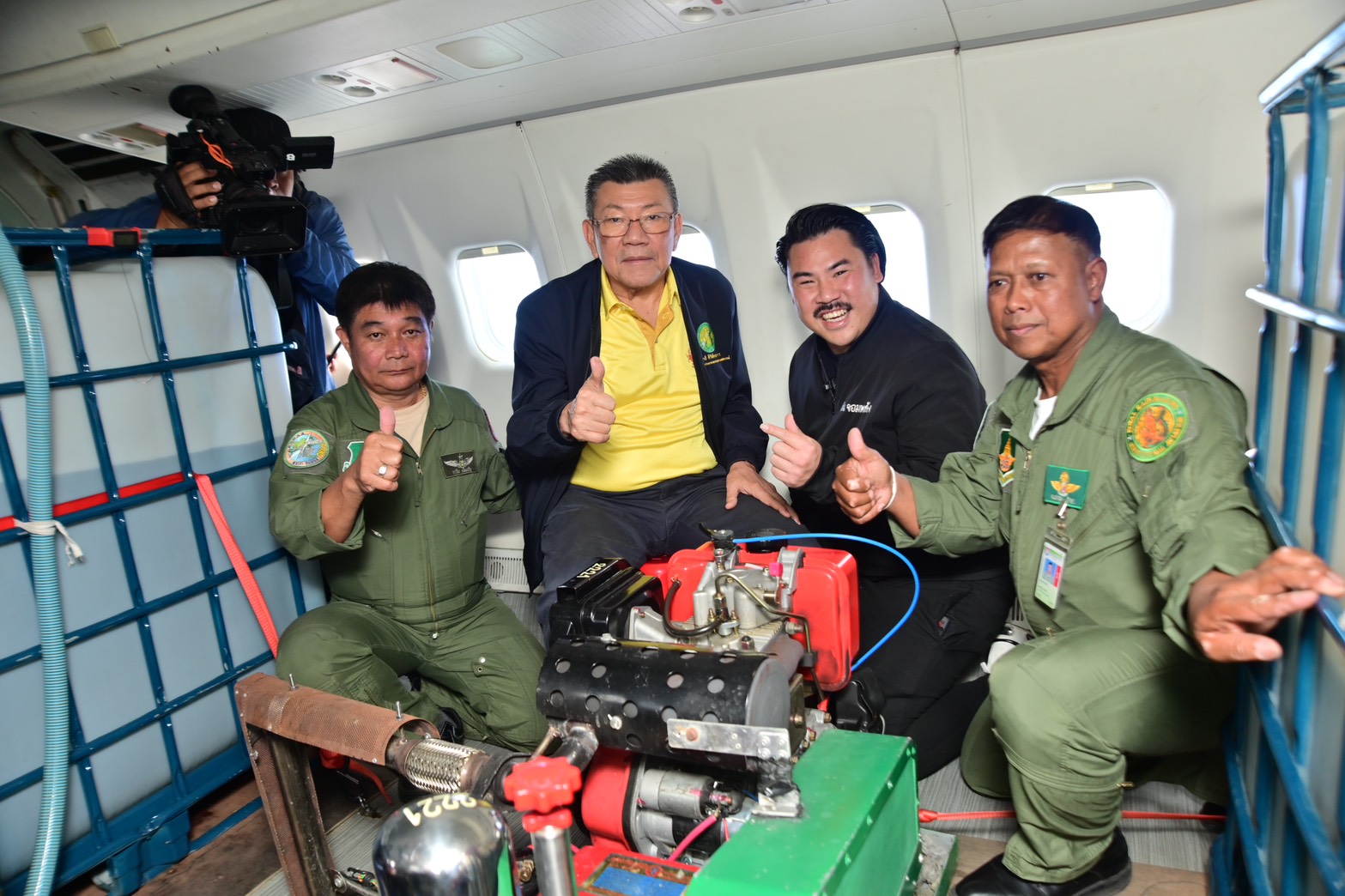 ‘รมช.อิทธิ’ ถกแผนปฏิบัติการเชิงรุก แก้หมอกควัน ฝุ่น PM2.5 ภาคเหนือ ลุยขึ้นบิน “โปรยน้ำแข็งแห้งสู้ฝุ่นพิษ” มั่นใจสงกรานต์นี้ปลอดฝุ่น 9 S 15384628