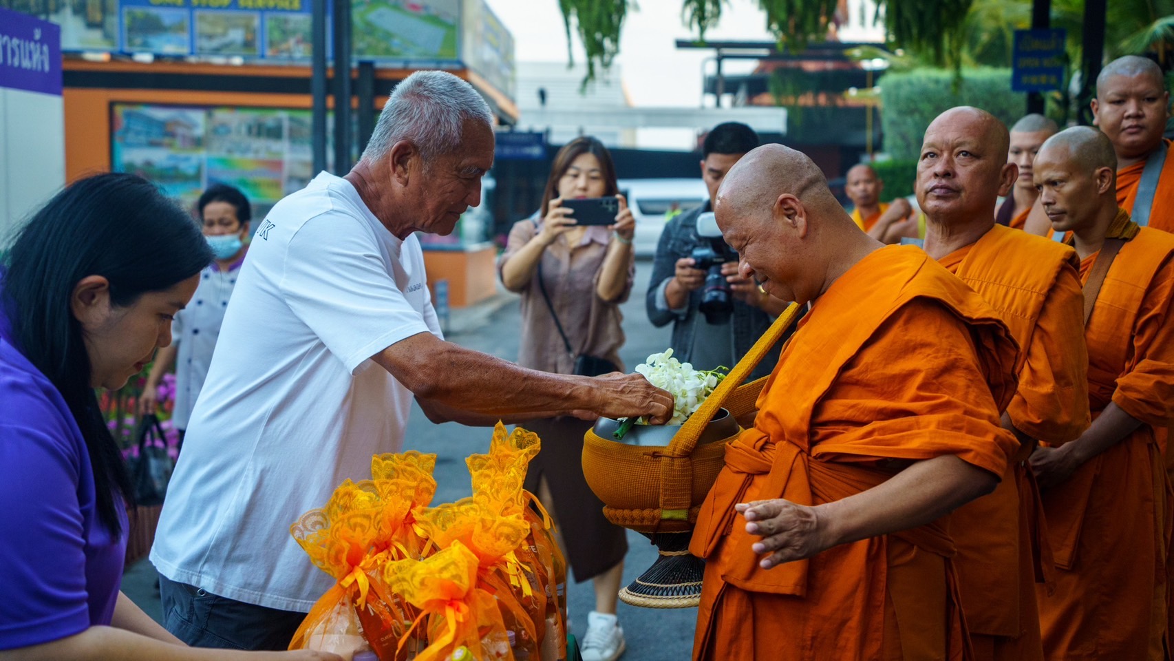 สวนนงนุชพัทยา จัดงานใหญ่วันช้างไทย 13 มีนาคมของทุกปีพร้อมเลี้ยงบุฟเฟต์ขันโตกผลไม้ยักษ์สูงกว่า 3 เมตร 4 S 3450252