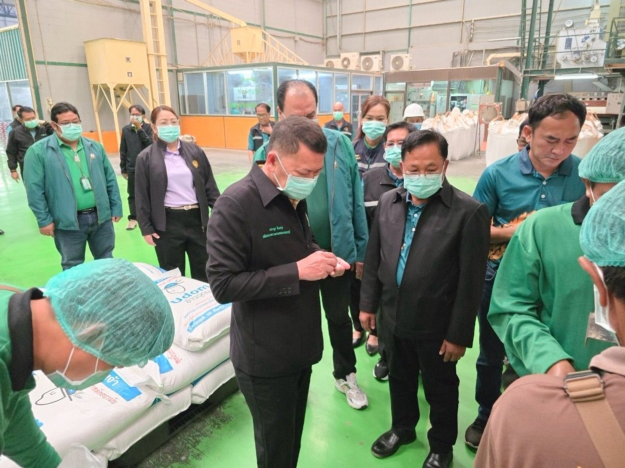 ปลัดเกษตรฯ เป็นประธานพิธีมอบเงินค่าฝากเก็บและรักษาคุณภาพข้าวเปลือก ให้กับสมาชิกสหกรณ์การเกษตรเมืองอุตรดิตถ์ จำกัด ในโครงการสินเชื่อชะลอการขายข้าวเปลือกนาปี ปีการผลิต 2567/68 4 S 472899618