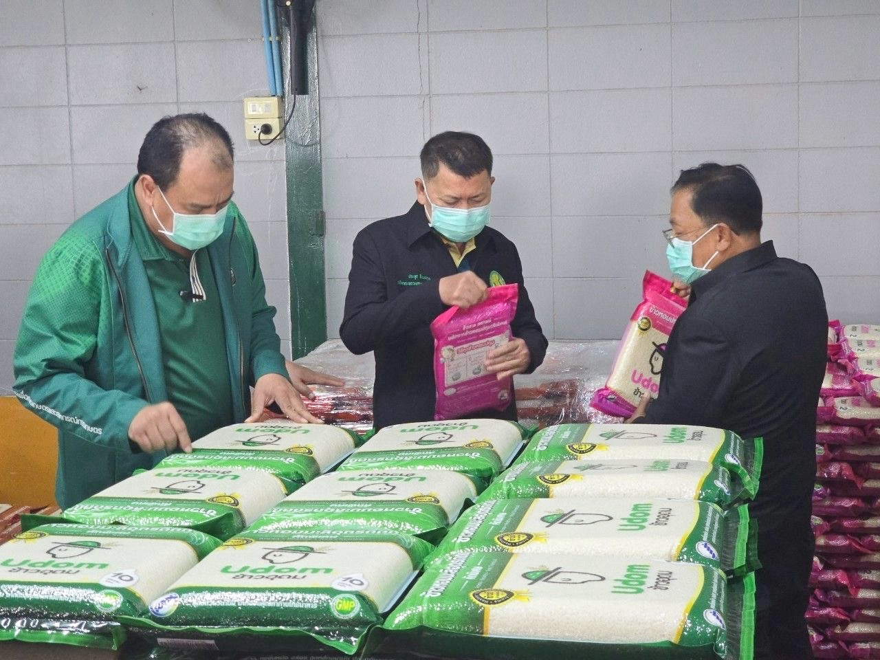 ปลัดเกษตรฯ เป็นประธานพิธีมอบเงินค่าฝากเก็บและรักษาคุณภาพข้าวเปลือก ให้กับสมาชิกสหกรณ์การเกษตรเมืองอุตรดิตถ์ จำกัด ในโครงการสินเชื่อชะลอการขายข้าวเปลือกนาปี ปีการผลิต 2567/68 5 S 472899619