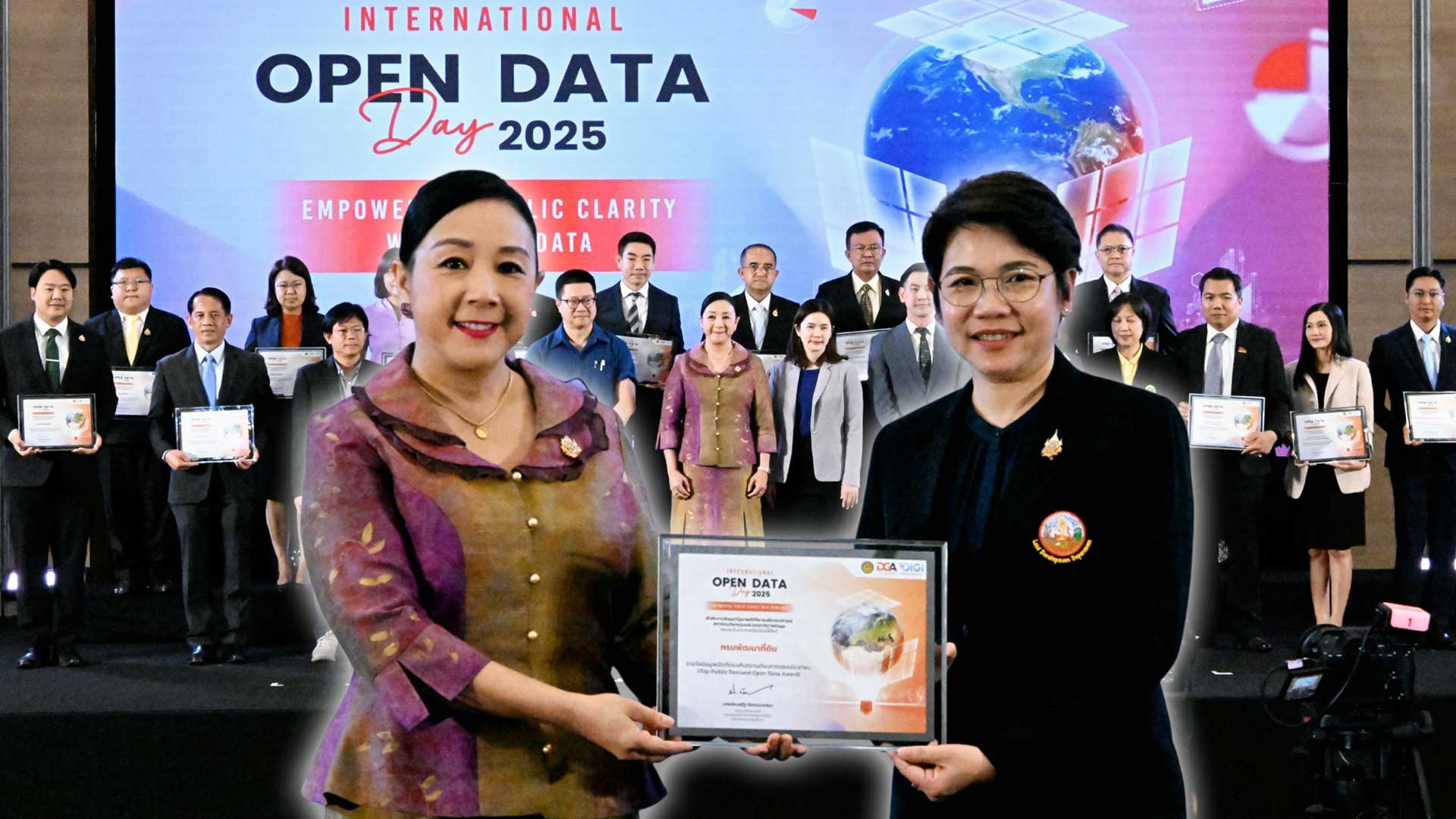 กรมพัฒนาที่ดิน รับรางวัล3