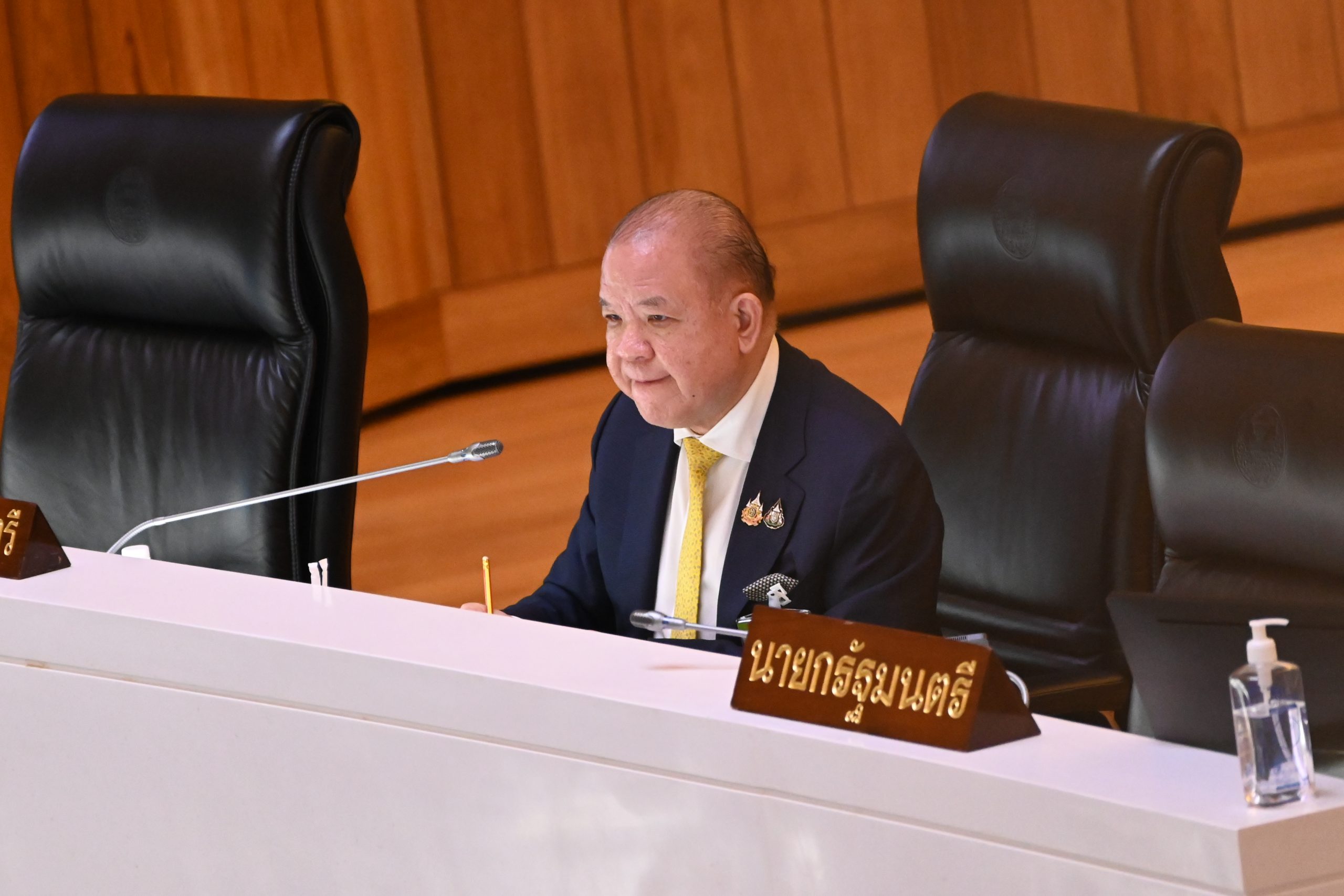 รมว.พาณิชย์ แจงมาตรการช่วยเหลือชาวนา เร่งนำมติ นบข. เข้า ครม. โดยเร็วที่สุด พร้อมขยายตลาดข้าว ดูแลรายได้เกษตรกรไทย ชงปลูกกล้วยแทน เปิดตลาดญี่ปุ่น 2 พาณิชย์ 1 1 scaled