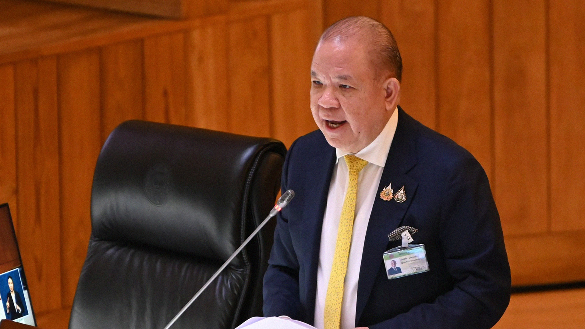 รมว.พาณิชย์ แจงมาตรการช่วยเหลือชาวนา เร่งนำมติ นบข. เข้า ครม. โดยเร็วที่สุด พร้อมขยายตลาดข้าว ดูแลรายได้เกษตรกรไทย ชงปลูกกล้วยแทน เปิดตลาดญี่ปุ่น 1 พิชัย2