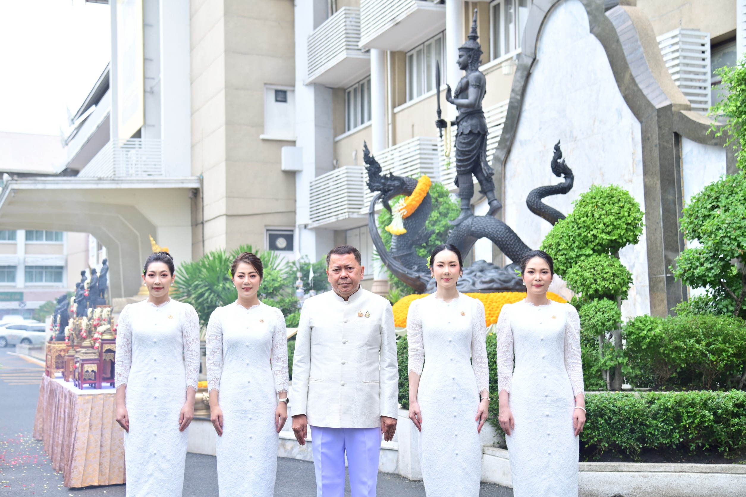 ก.เกษตรฯ จัดพิธีบวงสรวงบูรพกษัตริย์ องค์พระพิรุณทรงนาค และสิ่งศักดิ์สิทธิ์ประจำกระทรวงฯ เพื่อความเป็นสิริมงคล ก่อนงานพระราชพิธีพืชมงคลจรดพระนังคัลแรกนาขวัญ ประจำปี 2568 2 0