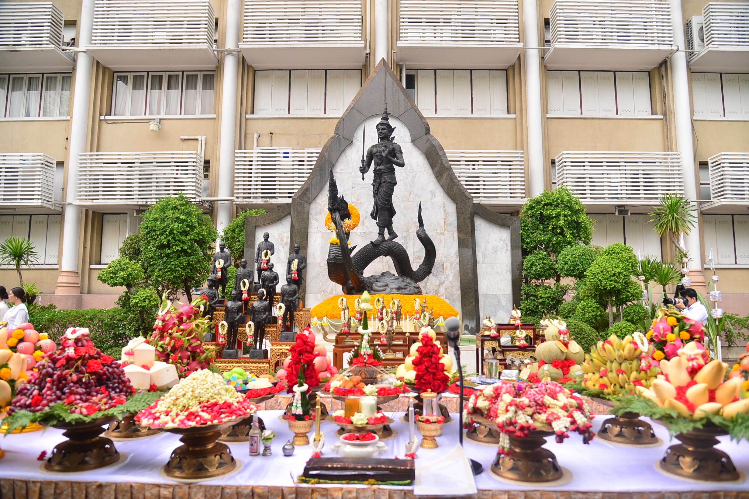 ก.เกษตรฯ จัดพิธีบวงสรวงบูรพกษัตริย์ องค์พระพิรุณทรงนาค และสิ่งศักดิ์สิทธิ์ประจำกระทรวงฯ เพื่อความเป็นสิริมงคล ก่อนงานพระราชพิธีพืชมงคลจรดพระนังคัลแรกนาขวัญ ประจำปี 2568 8 28