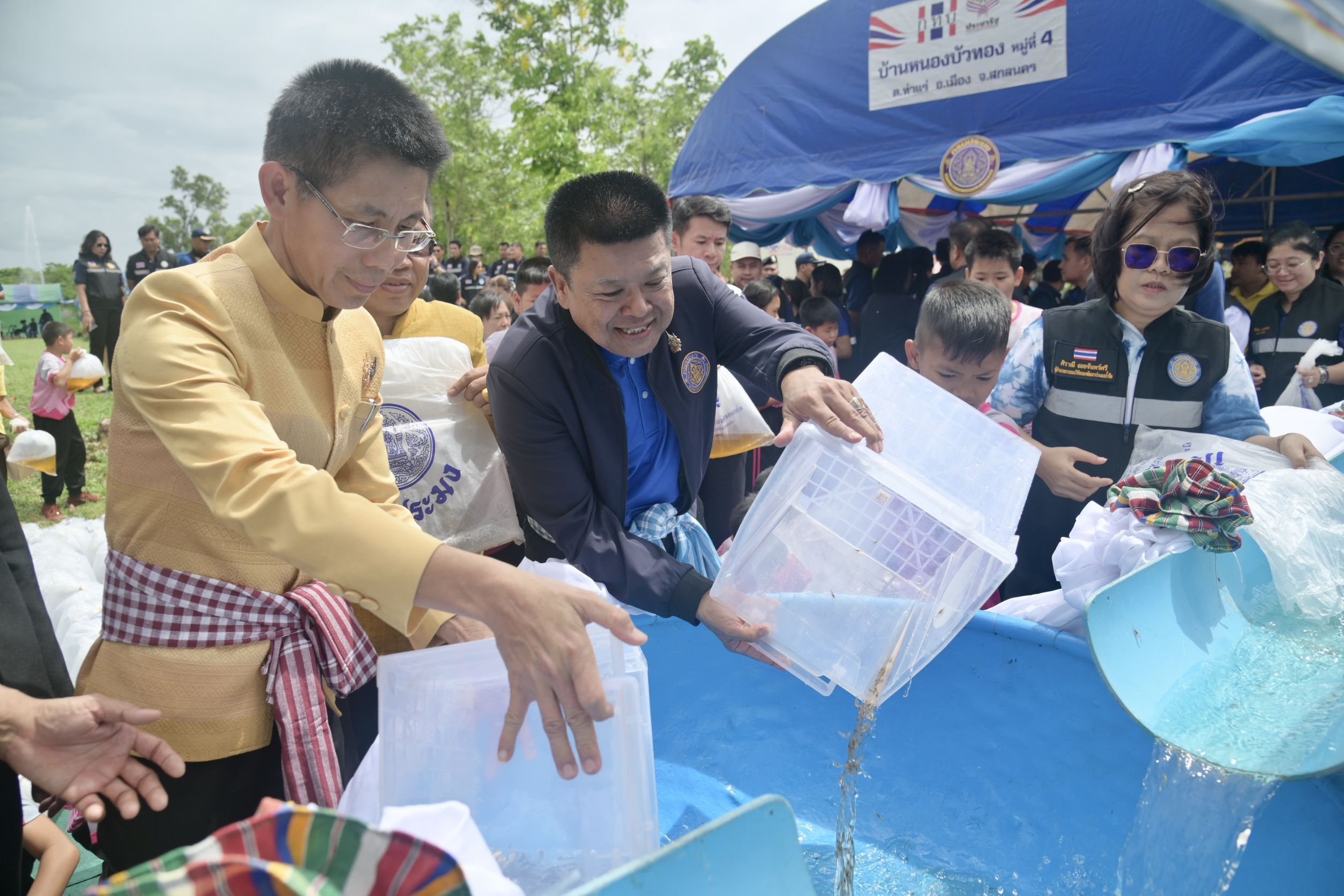 กรมประมง รวมพลังชุมชน Kick Off “ประมงร่วมอาสา…พาปลากลับบ้าน” ปีที่ 5 ปล่อยพันธุ์ปลา กว่า 5 ล้านตัว ลงสู่หนองหาร จ.สกลนคร 4 441515