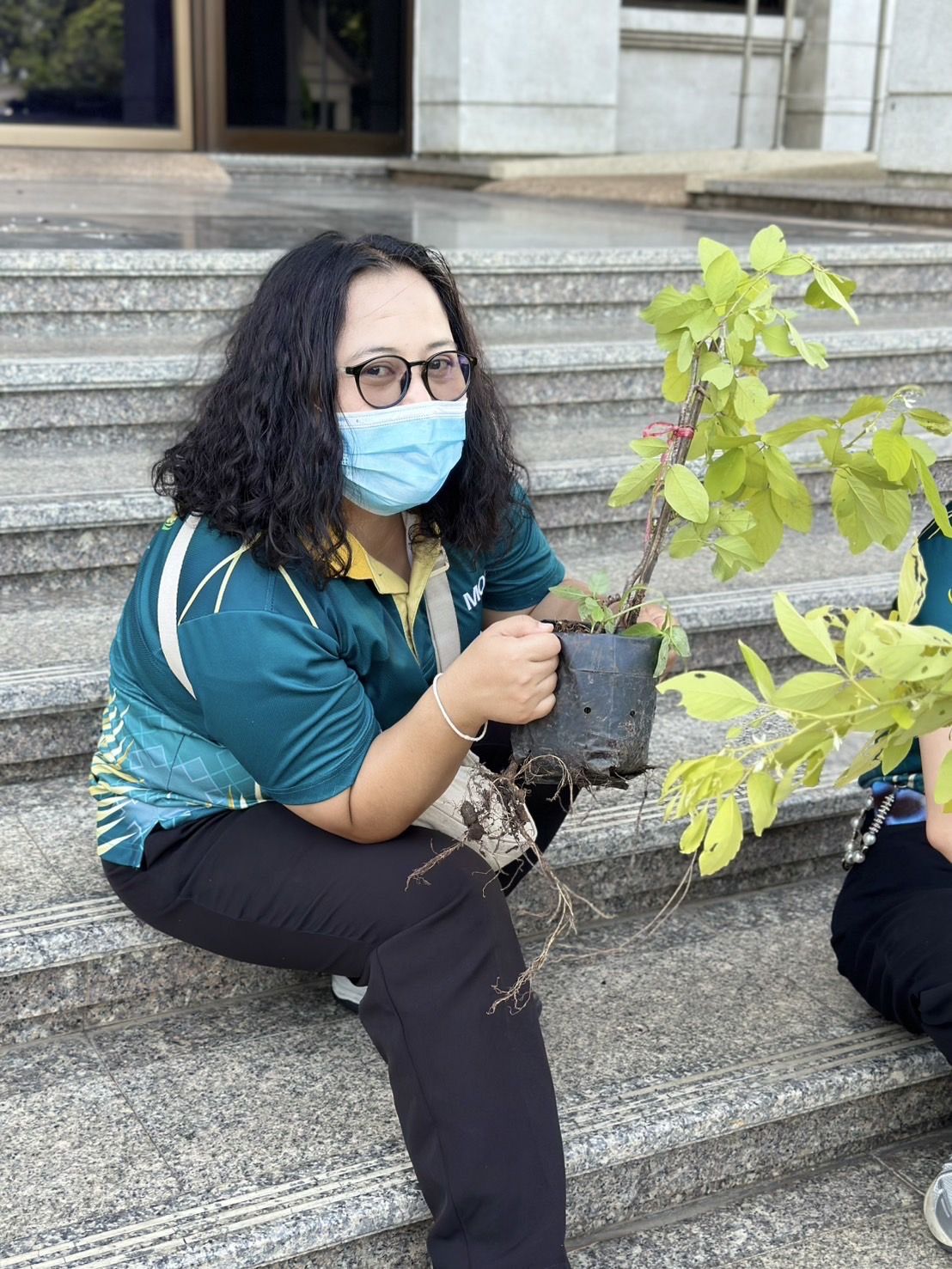 เกษตรร่วมปลูกต้นไม้ เนื่องใน 986793