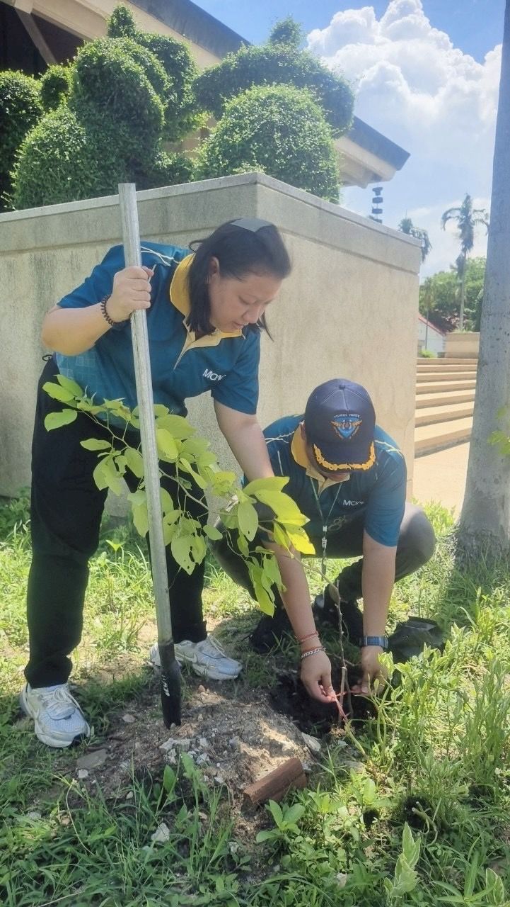 เกษตรร่วมปลูกต้นไม้ เนื่องใน 986795