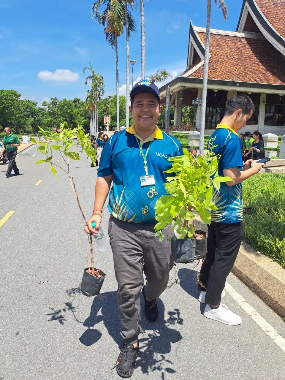 เกษตรร่วมปลูกต้นไม้ เนื่องใน 986808