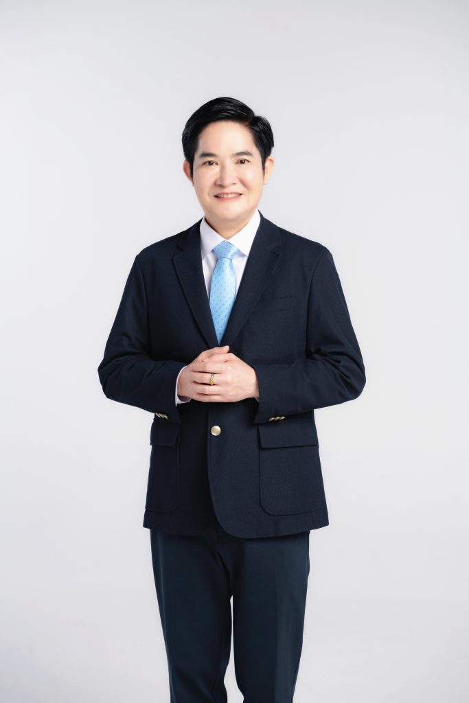 เปิดผลงาน ก.เกษตรฯ 6 เดือน รุกจัดตั้งศูนย์ข้าวชุมชนแล้ว 6,101 แห่ง มอบโฉนดเพื่อการเกษตร 54,566 แปลง โฉนดต้นยาง 10,161 แปลง เปิดประตูตลาดส่งออกสำเร็จ ไก่พื้นเมืองไปอินโดฯ ปลากะพงขาวไปจีน และปลาทองสู่ตลาดเม็กซิโก พร้อมรุกเป้าขยายตลาดยกระดับสู่ Agricultural Hub 4 IMG 5030 683x1024 1