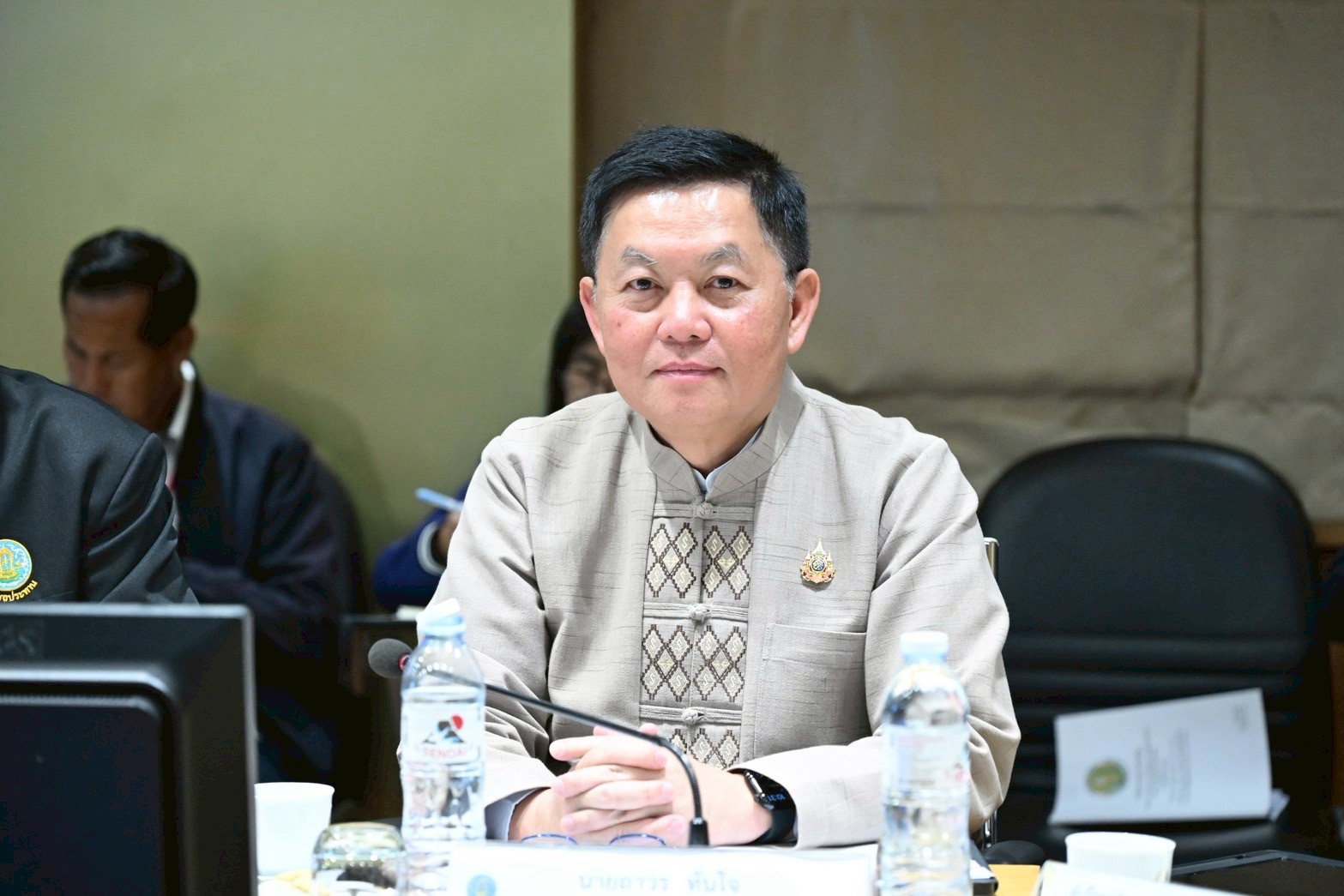 คณะอนุกรรมการกำกับติดตามการแก้ไขปัญหาของสมัชชาเกษตรกรภาคอีสานและสมาพันธ์เกษตรกรอีสาน เห็นชอบหลักเกณฑ์กำหนดราคาค่าชดเชย เร่งเยียวยาเกษตรกรที่ได้รับผลกระทบจากโครงการชลประทาน 5 LINE ALBUM 15568 250515 35