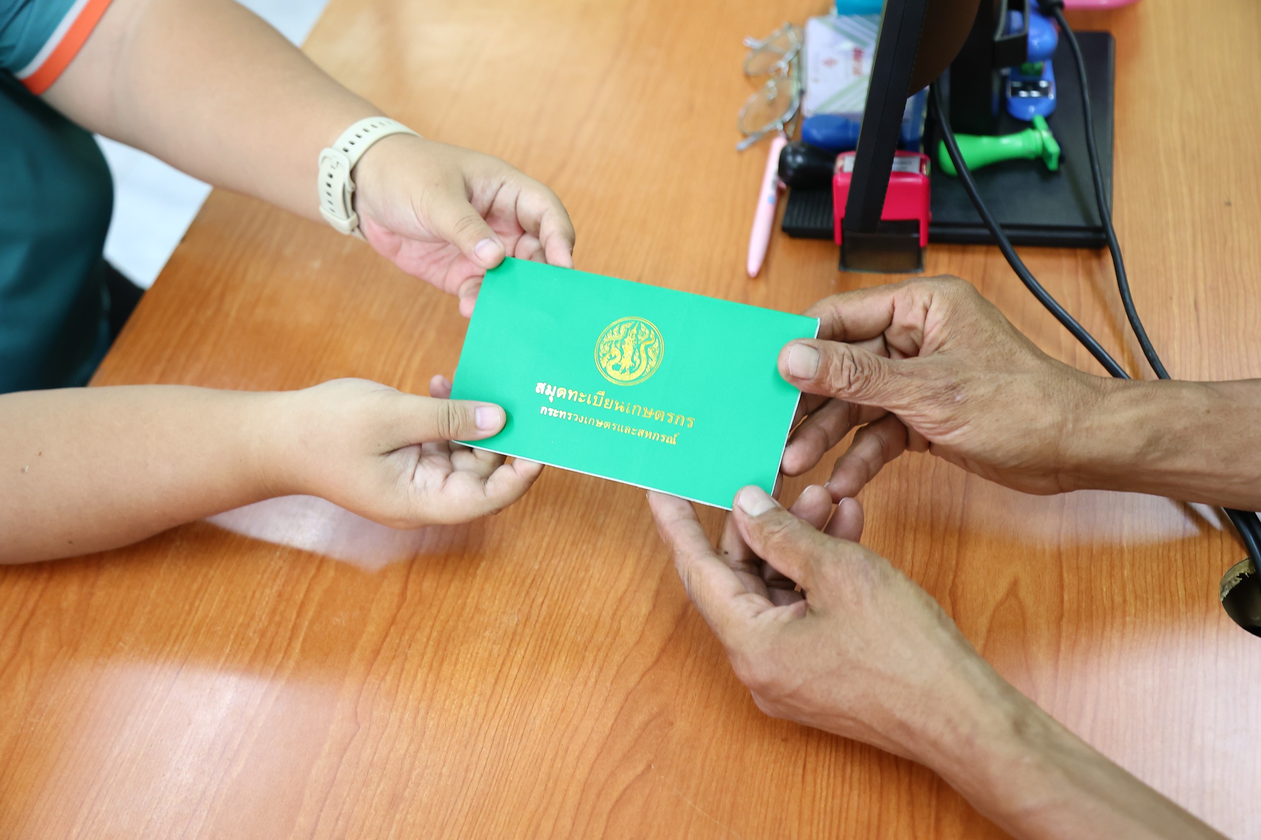 เชิญชวนเกษตรกรแจ้งขึ้นทะเบียนและปรับปรุงทะเบียนเกษตรกร ปีการผลิต 2568/69ข้อมูลชัด รัฐช่วยตรงจุดเริ่มต้นอยู่ที่การขึ้นทะเบียนเกษตรกร 6 S 1007689740