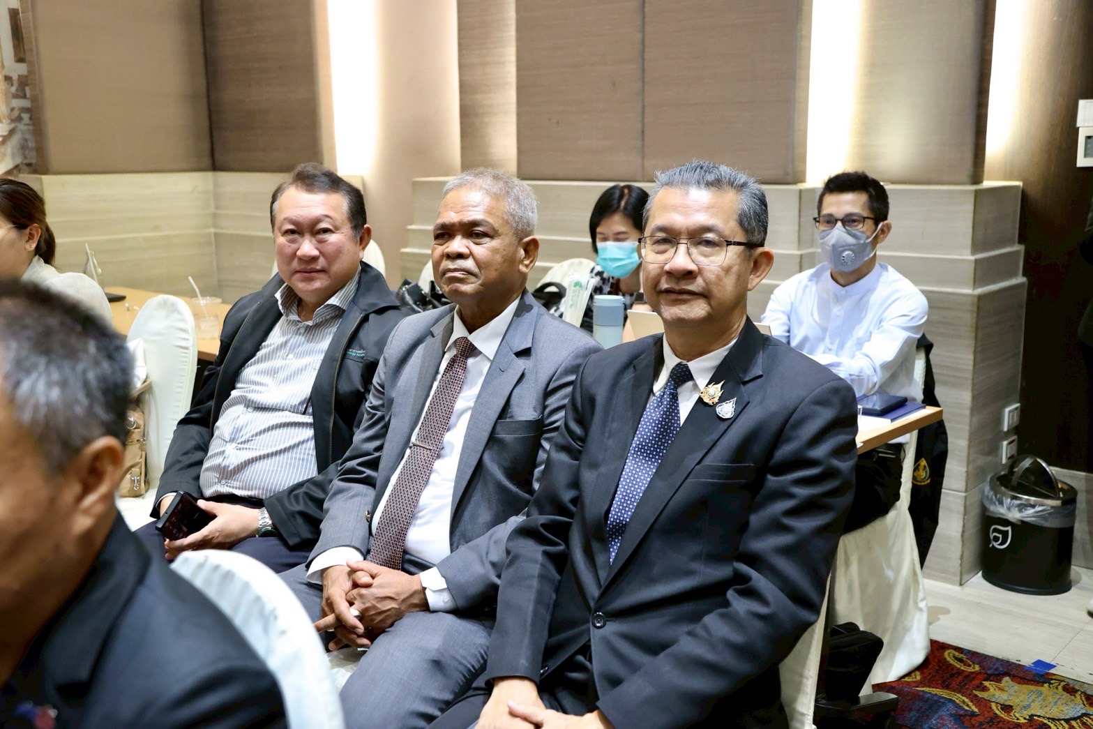 กระทรวงเกษตรฯ ขับเคลื่อนระบบ “ASP” ยกระดับเกษตรไทยสู่ “ระบบเกษตรบริการ” ลดภาระเกษตรกร ให้เข้าถึงเทคโนโลยีและบริการอย่างมืออาชีพ ดึงภาคเอกชน-นักวิจัยร่วมเสริมแกร่ง 8 S 17678458