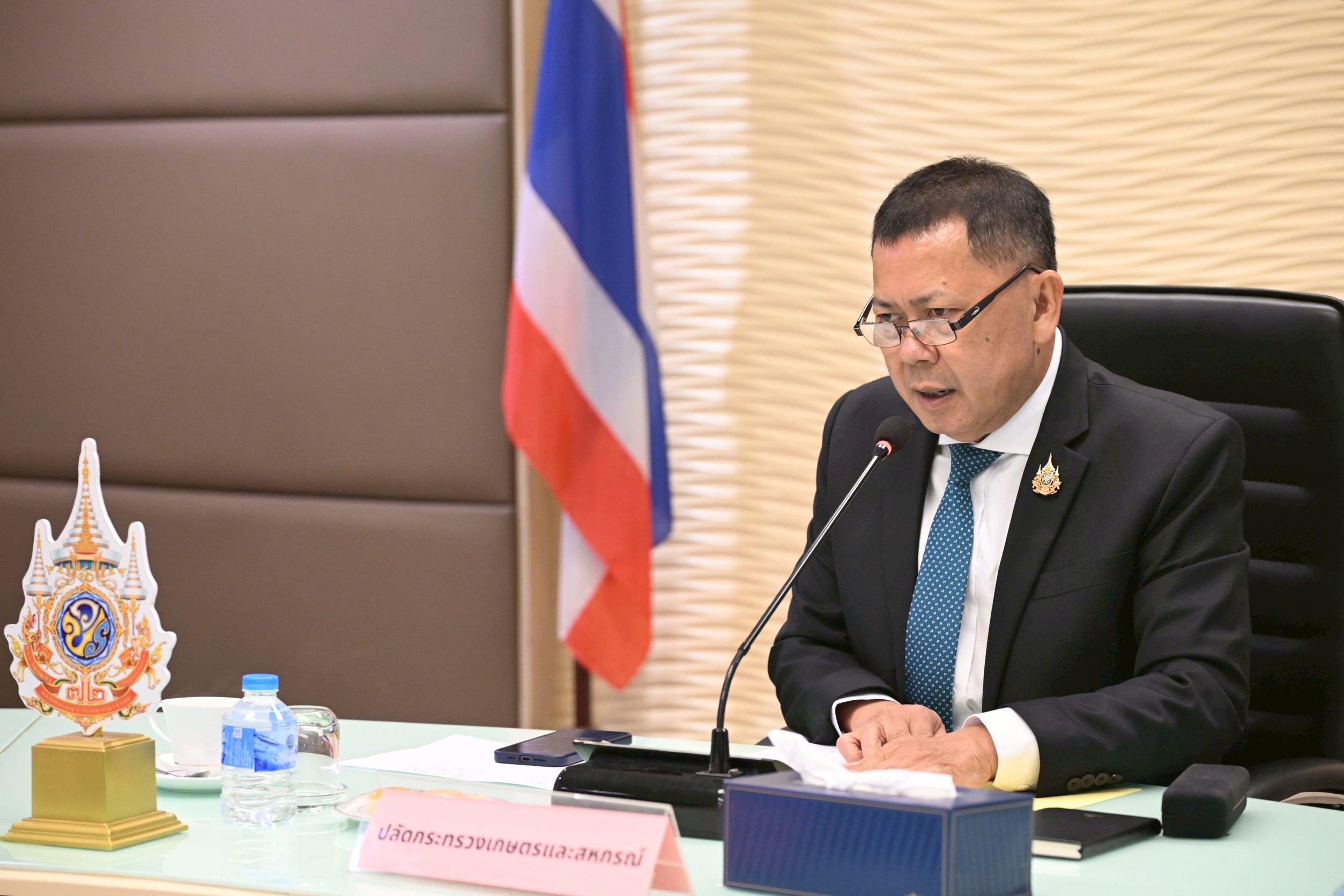 ปลัดเกษตรฯ ประกาศชัด เด็กนักเรียนต้องได้ดื่มนมโคแท้ 100% คุณภาพดี ให้ครบ 260 วันต่อปีการศึกษา 2 S 478396460