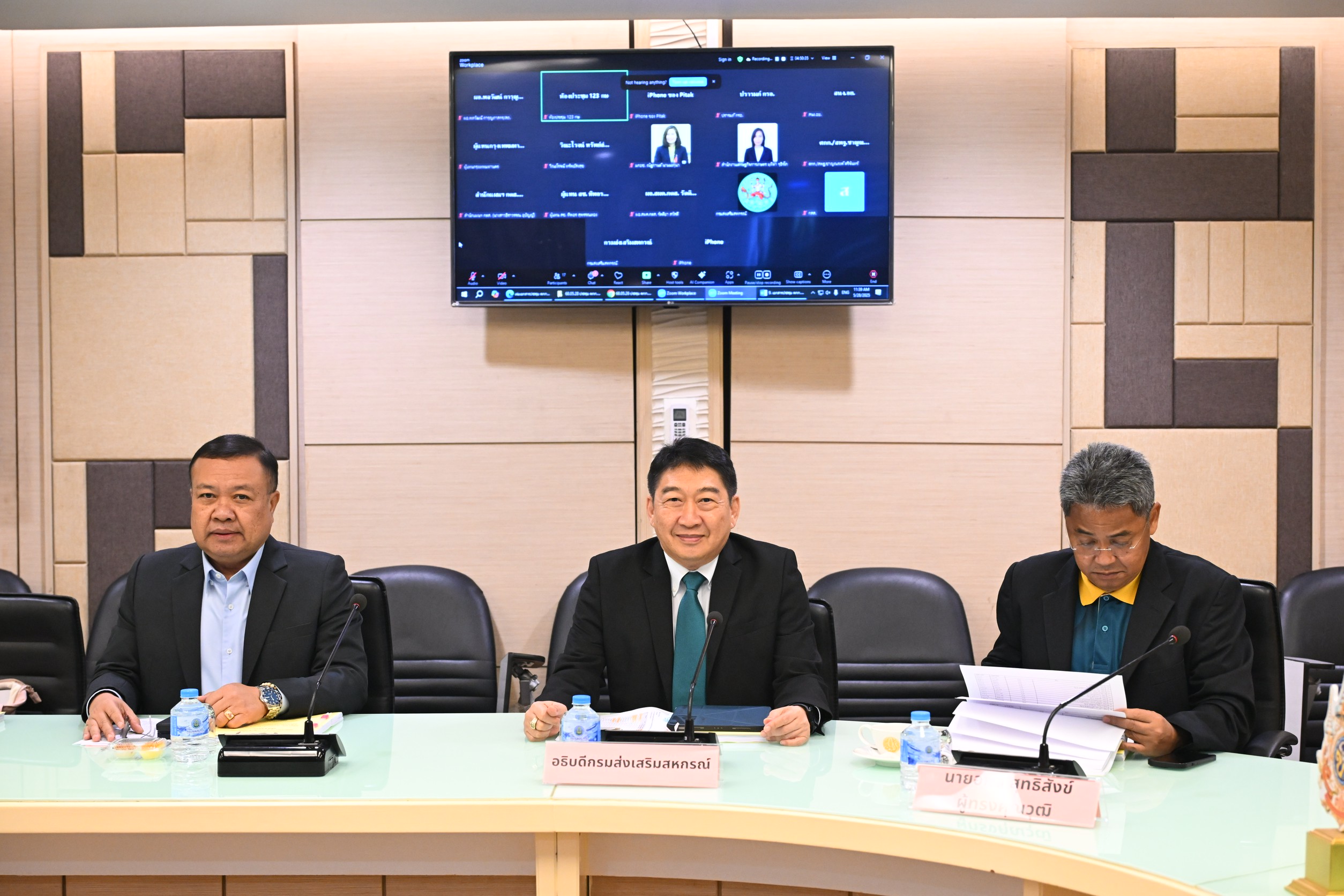 ปลัดเกษตรฯ ประกาศชัด เด็กนักเรียนต้องได้ดื่มนมโคแท้ 100% คุณภาพดี ให้ครบ 260 วันต่อปีการศึกษา 4 S 478396463