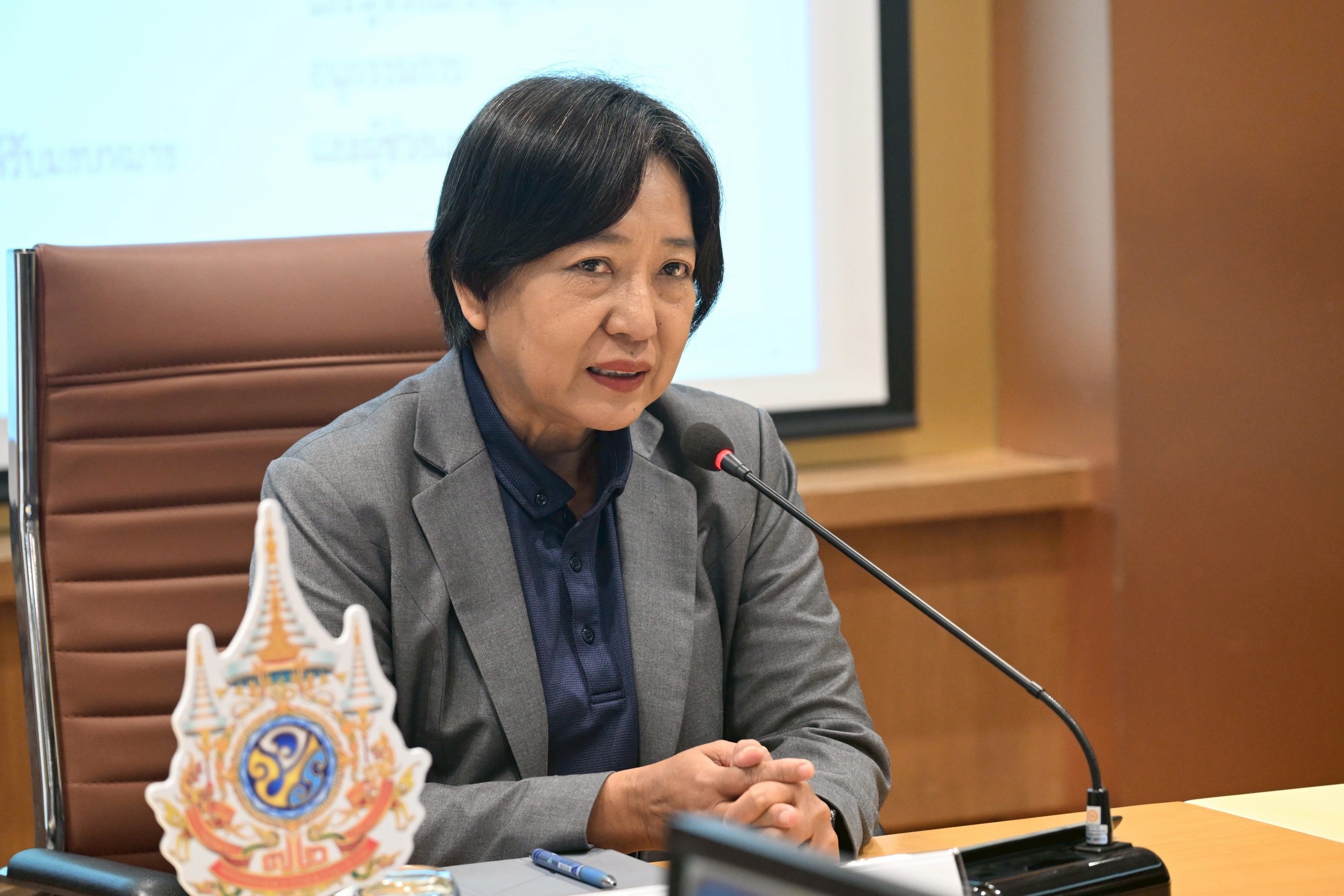 รองปลัดเกษตรฯ ดึงหน่วยงานในสังกัดหารือปัญหาหนอนหัวดำทำลายต้นมะพร้าว พร้อมหาแนวทางแก้ปัญหาการส่งออกกะทิไทย 2 01 2