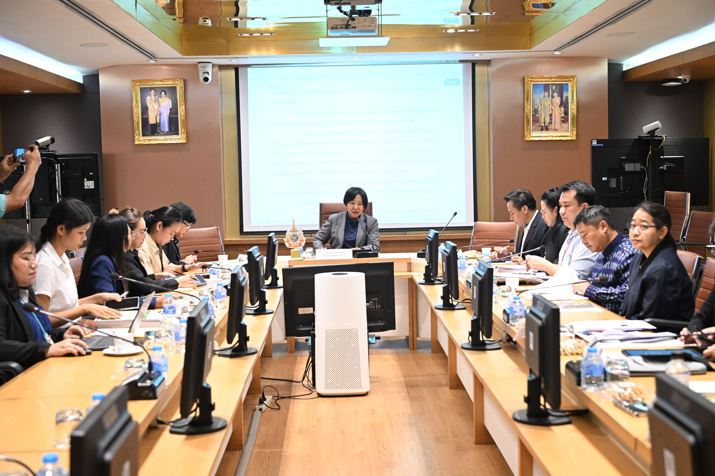 รองปลัดเกษตรฯ ดึงหน่วยงานในสังกัดหารือปัญหาหนอนหัวดำทำลายต้นมะพร้าว พร้อมหาแนวทางแก้ปัญหาการส่งออกกะทิไทย 5 10