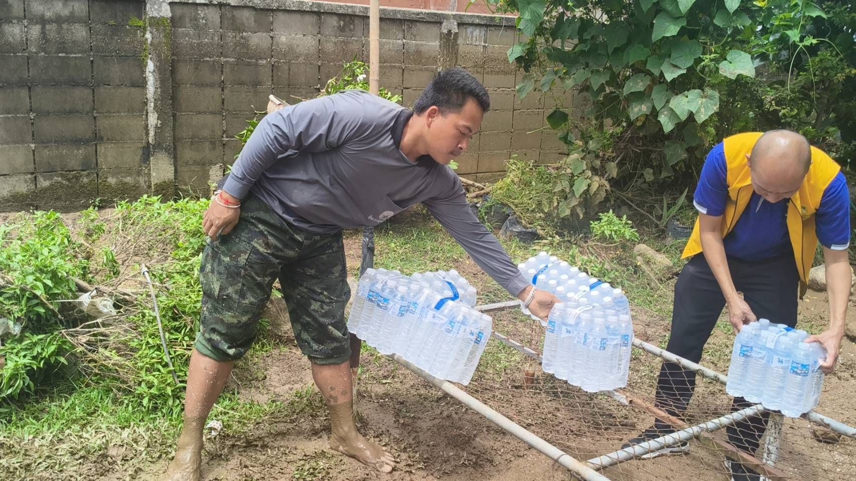 กยท. เราไม่ทิ้งกัน รองผู้ว่าฯ รุดลงพื้นที่ ติดตามเกษตรกรชาวสวนยางประสบภัยน้ำท่วม จ.เชียงราย 5 1010738