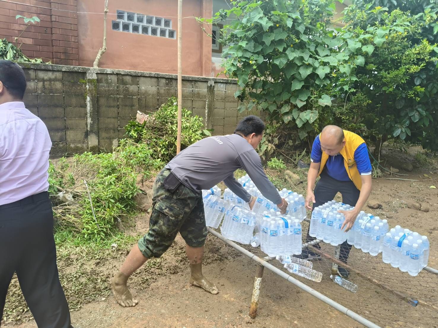 กยท. เราไม่ทิ้งกัน รองผู้ว่าฯ รุดลงพื้นที่ ติดตามเกษตรกรชาวสวนยางประสบภัยน้ำท่วม จ.เชียงราย 6 1010739