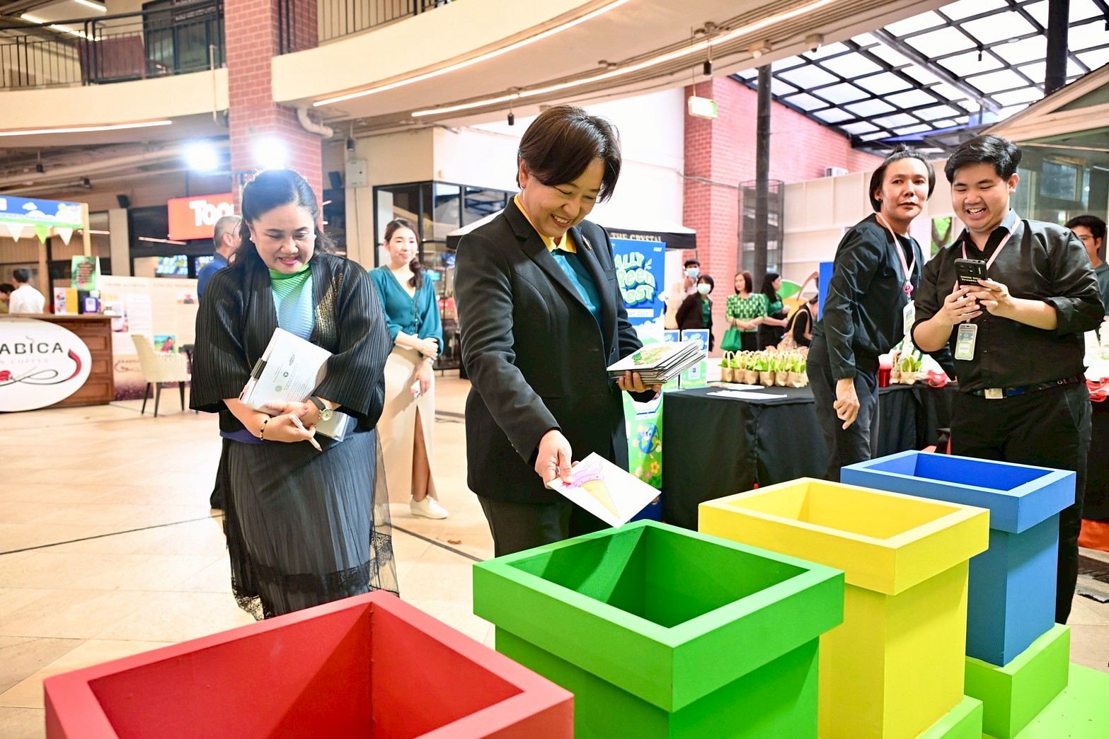 รองปลัดเกษตรฯ ชวนช็อปสินค้าคุณภาพ “1 ท้องถิ่น 1 สินค้าเกษตรมูลค่าสูง” 5-8 มิ.ย. นี้ ณ ลานกิจกรรมชั้น 1 ศูนย์การค้าเดอะคริสตัล ชัยพฤกษ์ จ.นนทบุรี 5 12