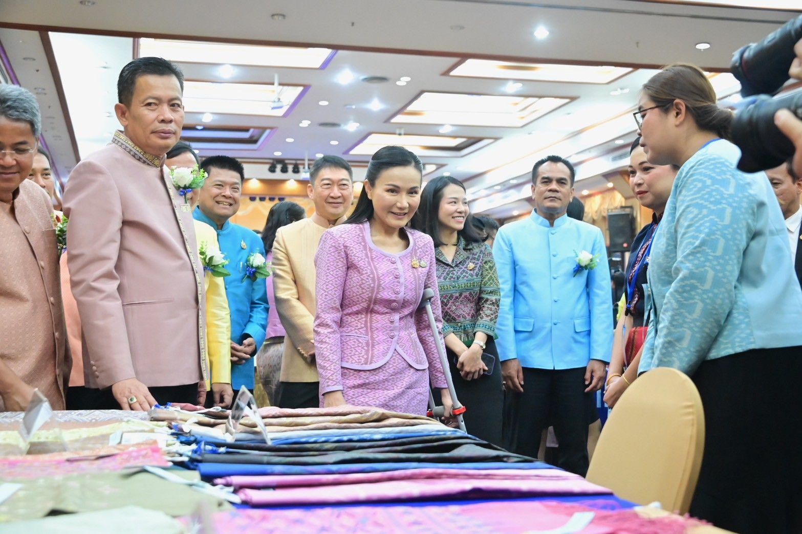 รมว.นฤมล สานงานต่อตามพระราชปณิธาน “พระพันปีหลวง” หนุนขยายอาชีพปลูกหม่อนเลี้ยงไหม ป้อนตลาดในประเทศ สร้างรายได้ให้เกษตรกร 5 1253151