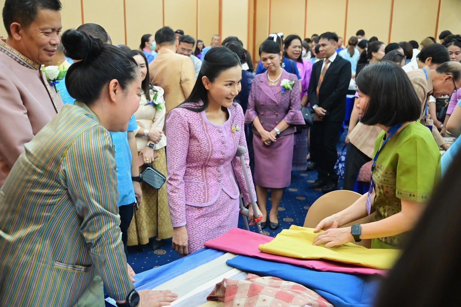 รมว.นฤมล สานงานต่อตามพระราชปณิธาน “พระพันปีหลวง” หนุนขยายอาชีพปลูกหม่อนเลี้ยงไหม ป้อนตลาดในประเทศ สร้างรายได้ให้เกษตรกร 7 1253158