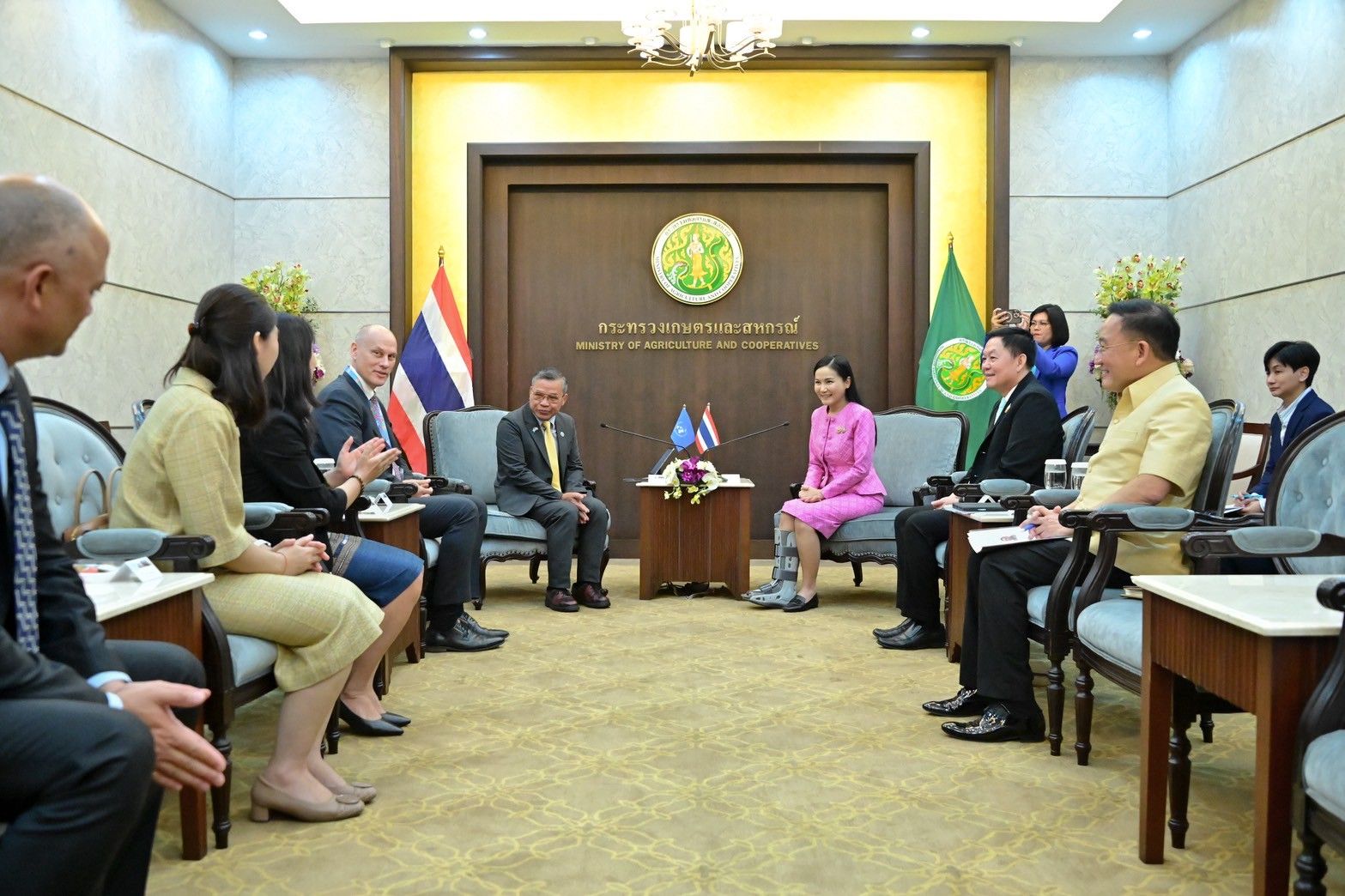 รมว.นฤมล ให้การต้อนรับผู้ช่วยผู้อำนวยการใหญ่ FAO คนใหม่ พร้อมสานต่อความร่วมมือด้านเกษตรและอาหารที่ยั่งยืน มุ่งเพิ่มขีดความสามารถเกษตรกรไทย 2 1260590 0