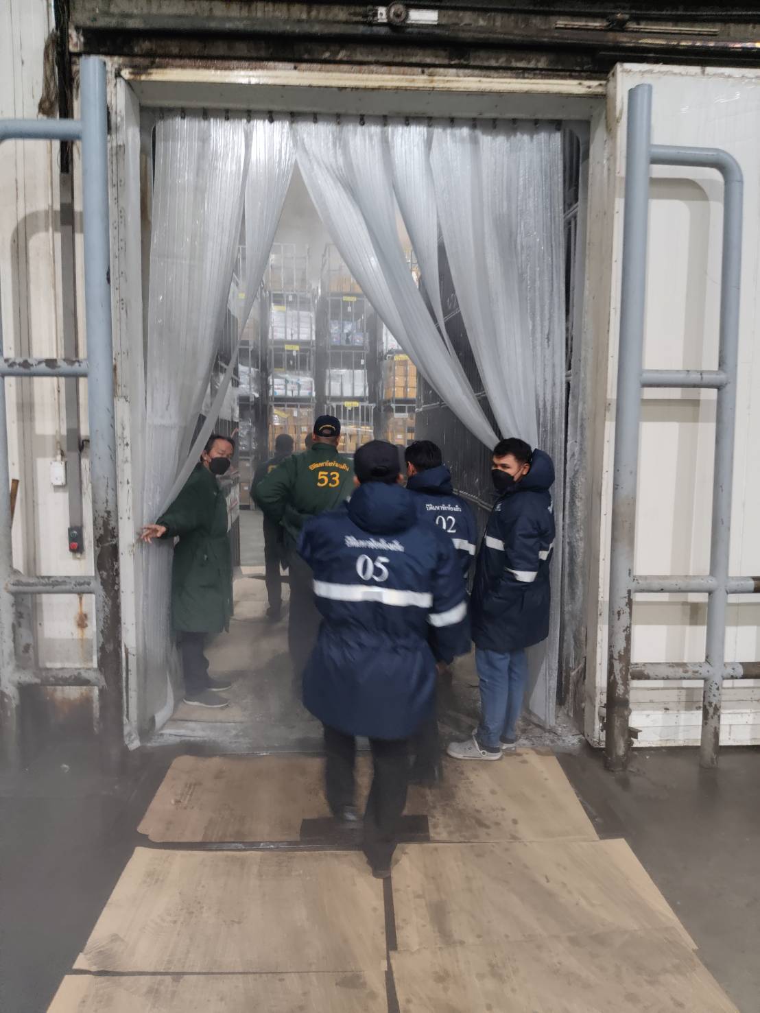 จับขาไก่เถื่อนกว่า 346 ตัน ลอบนำเข้าเก็บห้องเย็นสมุทรสาคร 10 291514