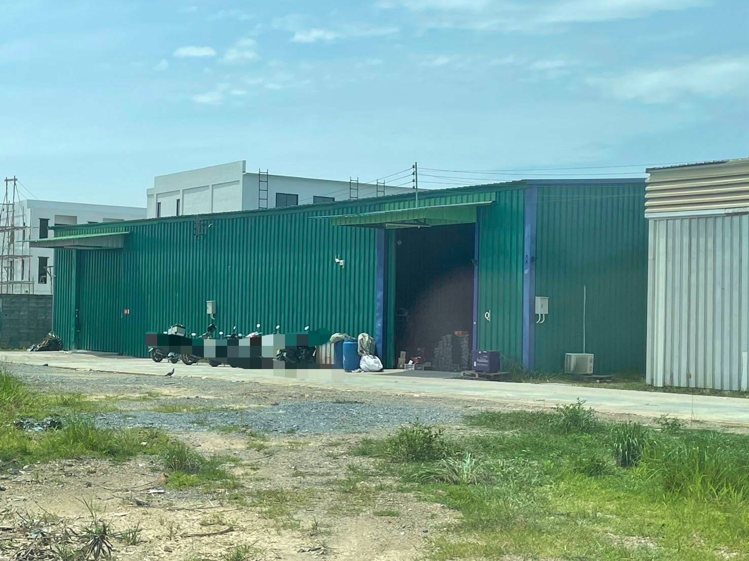 บุกโกดังบางขุนเทียน ลอบขายอาหารสัตว์เลี้ยงเถื่อนออนไลน์ 59 รายการ มูลค่ากว่า 5.9 ล้านบาท 5 304093