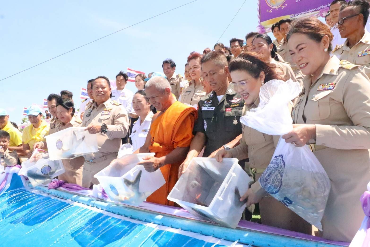 กรมประมง ดำเนินโครงการฟื้นฟูแหล่งน้ำและปล่อยพันธุ์สัตว์น้ำเนื่องในวันเฉลิมพระชนมพรรษา 47 พรรษาสมเด็จพระนางเจ้าสุทิดา พัชรสุธาพิมลลักษณ พระบรมราชินี 11 450606