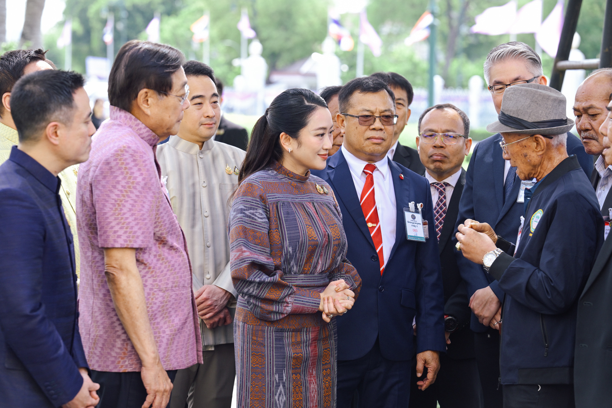 นายกรัฐมนตรีพบชาวไร่อ้อย รับข้อเสนอราคาอ้อย มอบ รมว.อุตสาหกรรม แก้ปัญหาราคา 2 504428192 1139188371577226 5407220984072269368 n