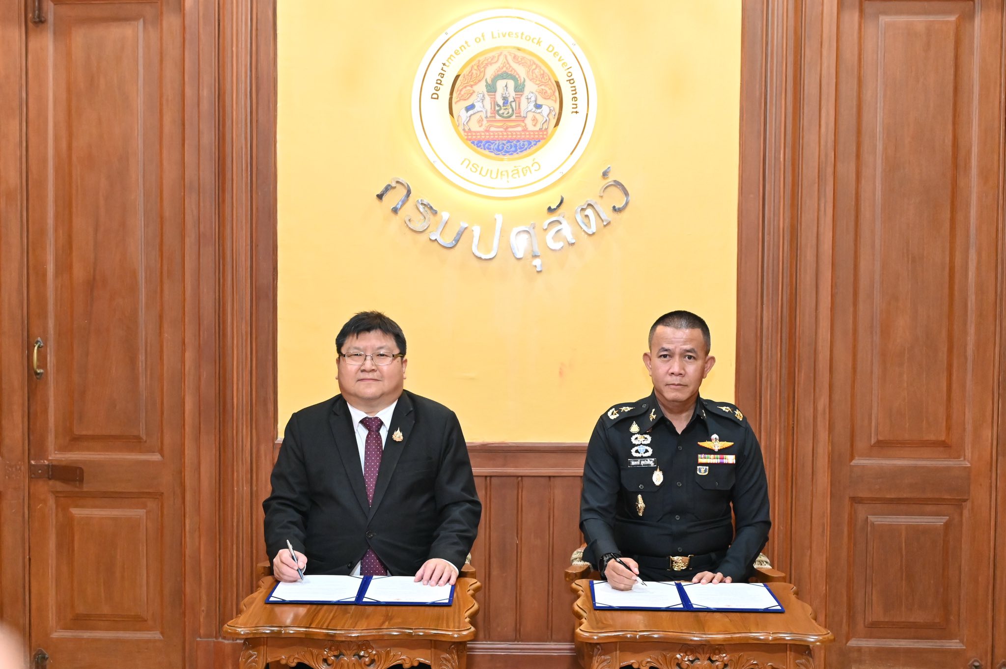 กรมปศุสัตว์ ประกาศเจตนารมณ์ร่วมกันอย่างบูรณาการ ใน MOU ด้านการพัฒนาสุขภาพสัตว์กับกรมการสัตว์ทหารบก 2 504653207 1015561980686729 3227391925132571096 n