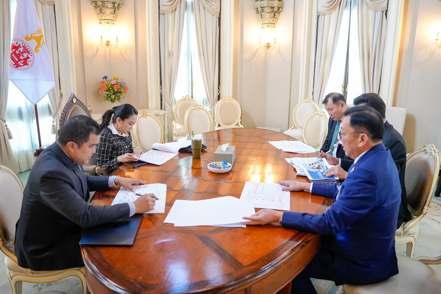 นายกฯ ลงพื้นที่กาญจนบุรีพรุ่งนี้ ติดตามโครงการจัดหาน้ำบาดาลขนาดใหญ่ สนับสนุนให้ชุมชนมีน้ำใช้ พร้อมแก้ปัญหาภัยแล้งตามโครงการอันเนื่องมาจากพระราชดำริ เป้าหมายยกระดับคุณภาพชีวิตให้ประชาชนทุกพื้นที่ 5 505232060 1252272222926836 2246925150303526569 n 1