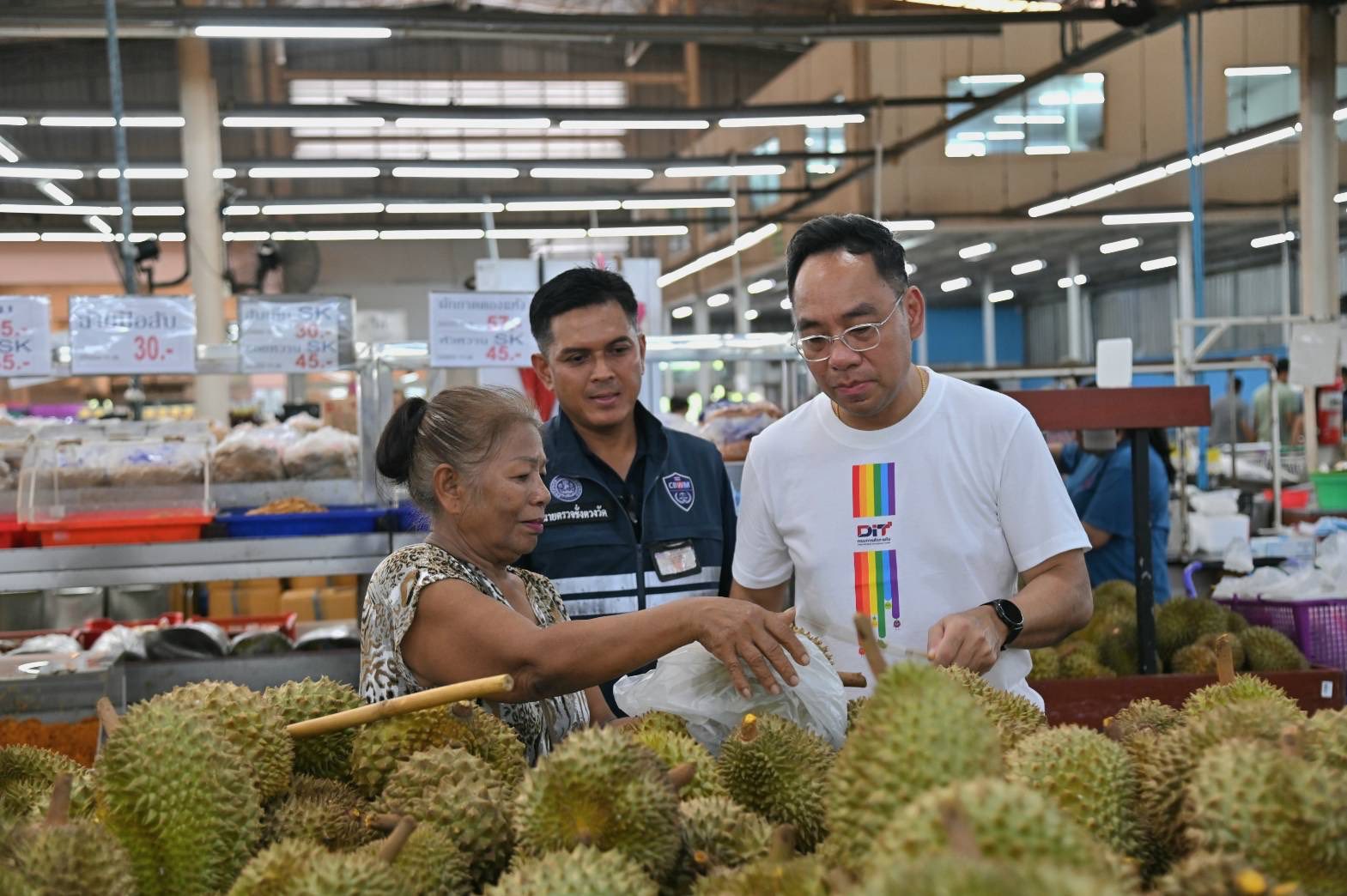 “พาณิชย์” เปิดเกมรุกผลไม้ใต้ จัดใหญ่ Thai Fruits Festival 2025 กลางงาน Phuket City PRIDE ภูเก็ต ดันมังคุดนครฯ บุกตลาดนักท่องเที่ยว พร้อมเร่งเปิดช่องทางขายออนไลน์ทั่วประเทศ 5 513911640 1312087837150420 5785651087694691826 n