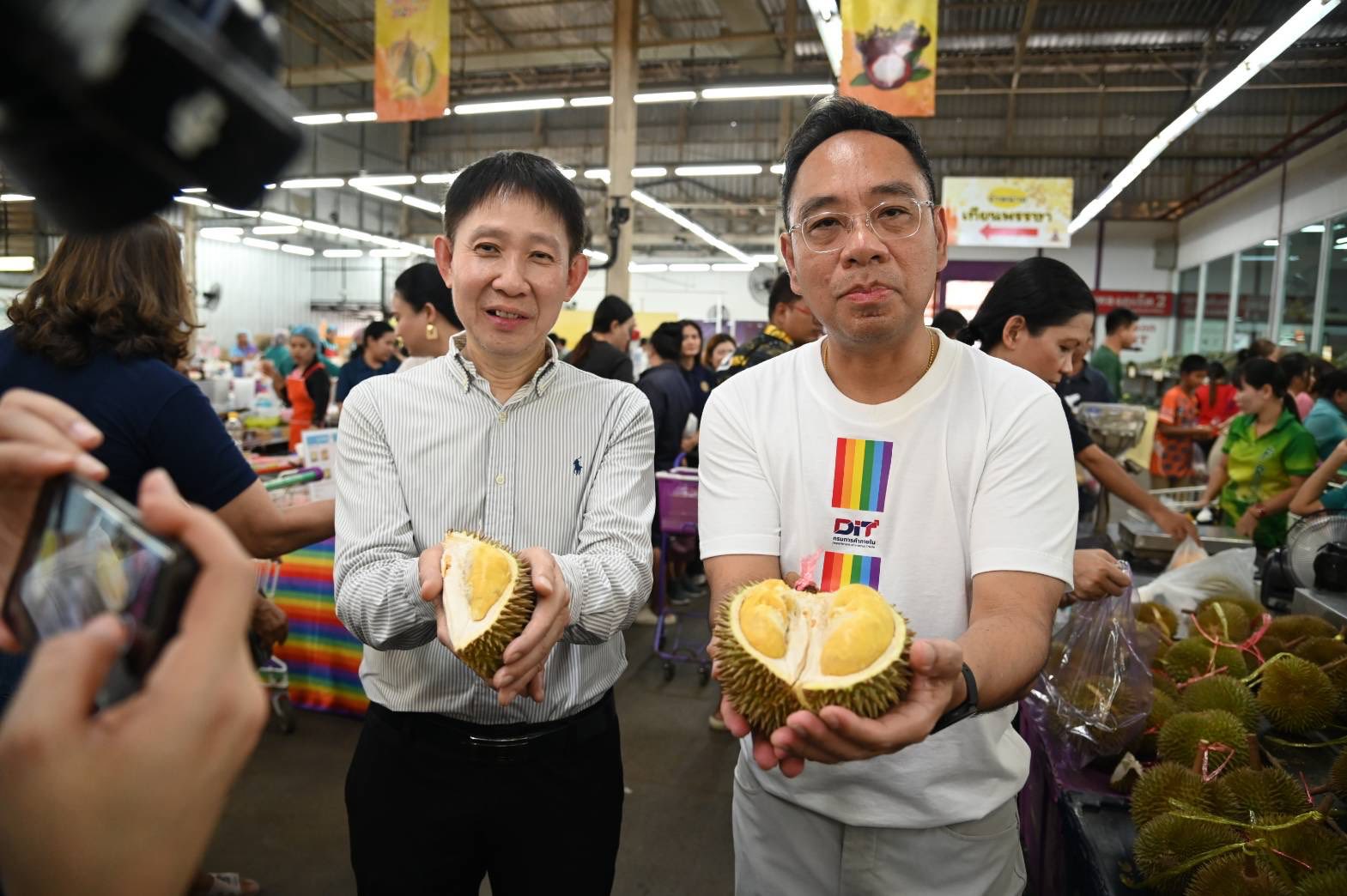 “พาณิชย์” เปิดเกมรุกผลไม้ใต้ จัดใหญ่ Thai Fruits Festival 2025 กลางงาน Phuket City PRIDE ภูเก็ต ดันมังคุดนครฯ บุกตลาดนักท่องเที่ยว พร้อมเร่งเปิดช่องทางขายออนไลน์ทั่วประเทศ 3 514089677 1312087553817115 6830801098455794543 n